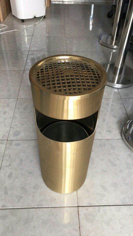 Thùng rác inox có gạt tàn