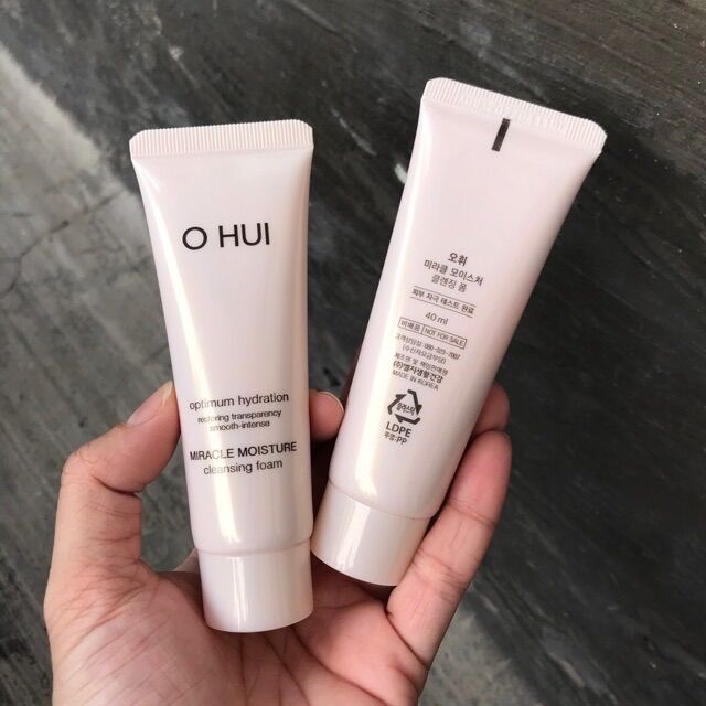 Sữa rửa mặt Ohui Miracle Moisture 40ml