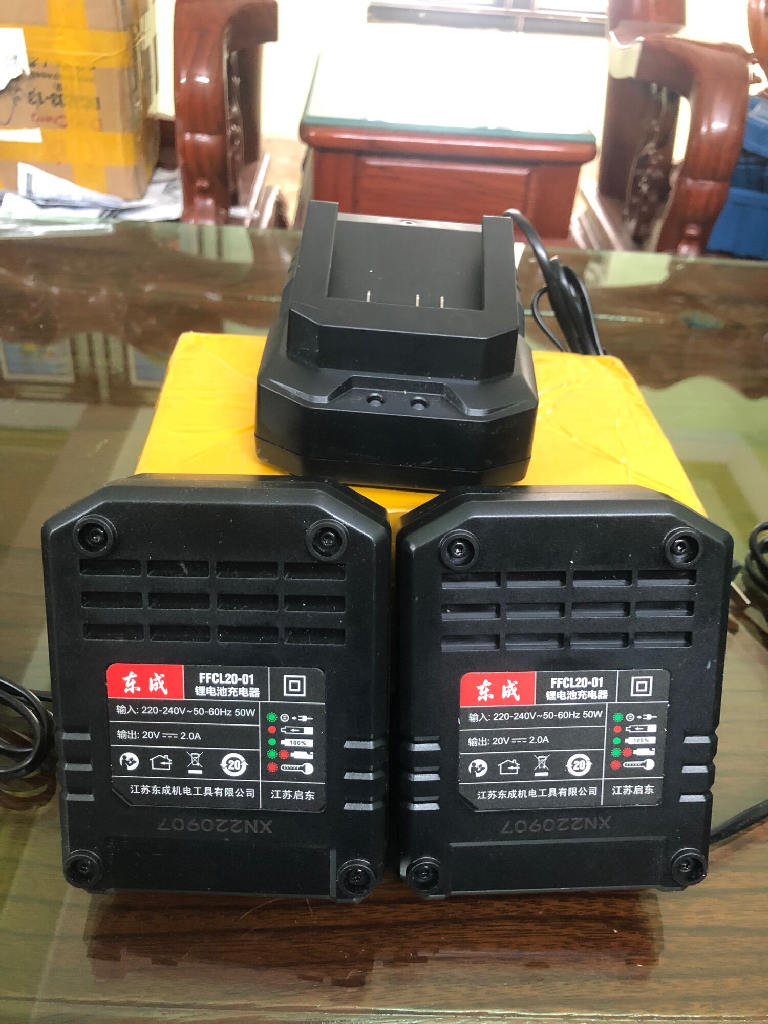 Sạc pin dongcheng 20b dca 20v ffcl20-02 chính hãng