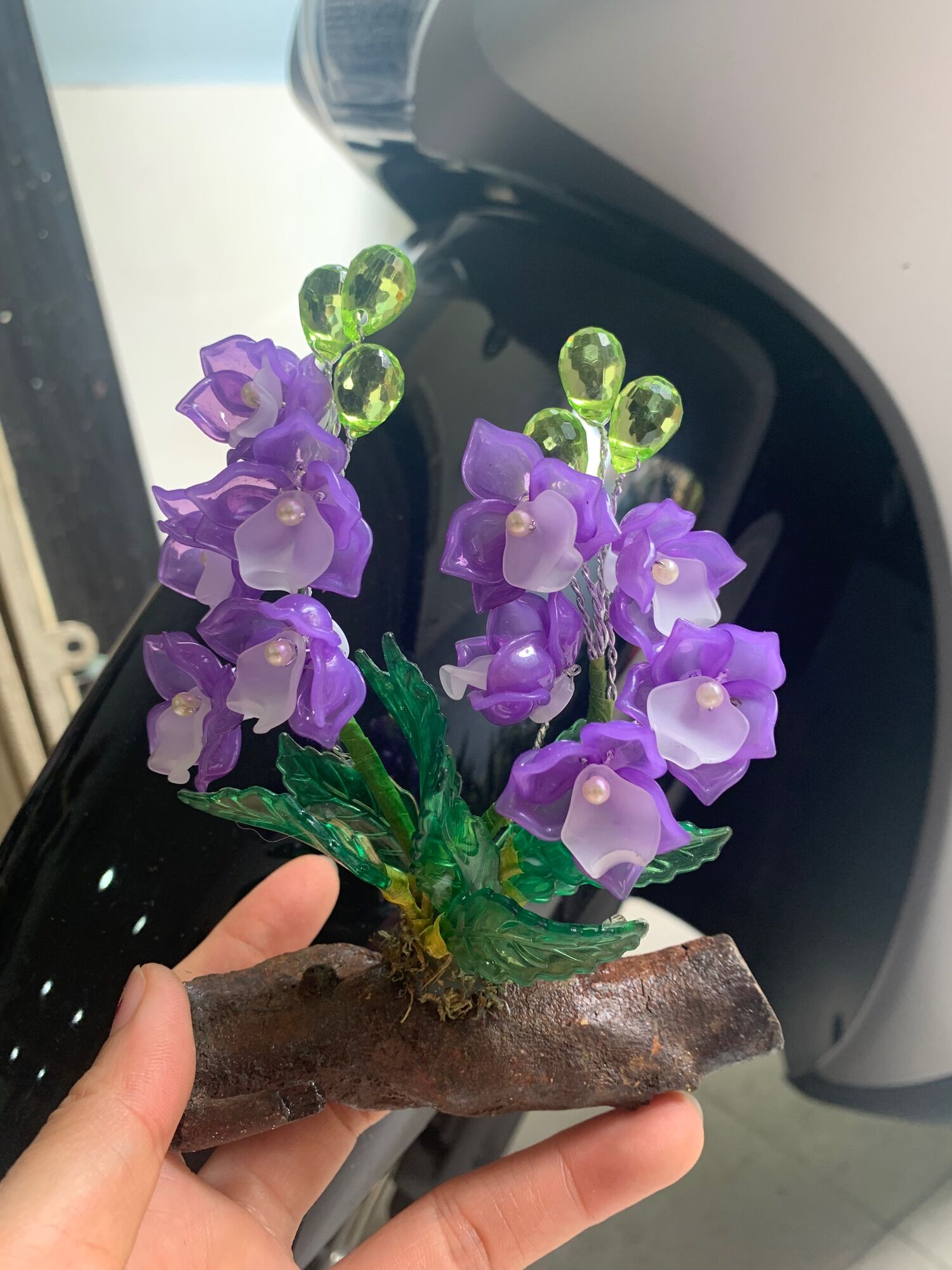 Hoa pha lê mini gắn gỗ cao 13cm ngang 10cm
