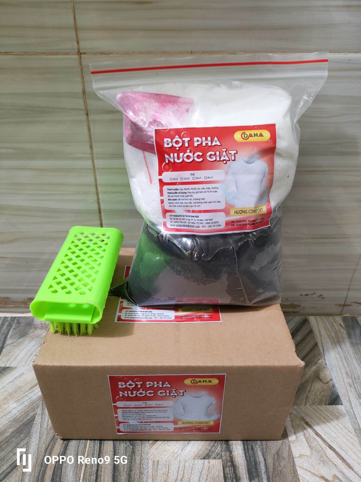 Bột pha nước giặt quần áo 10l hương Comfor LA tặng 1 bàn chải