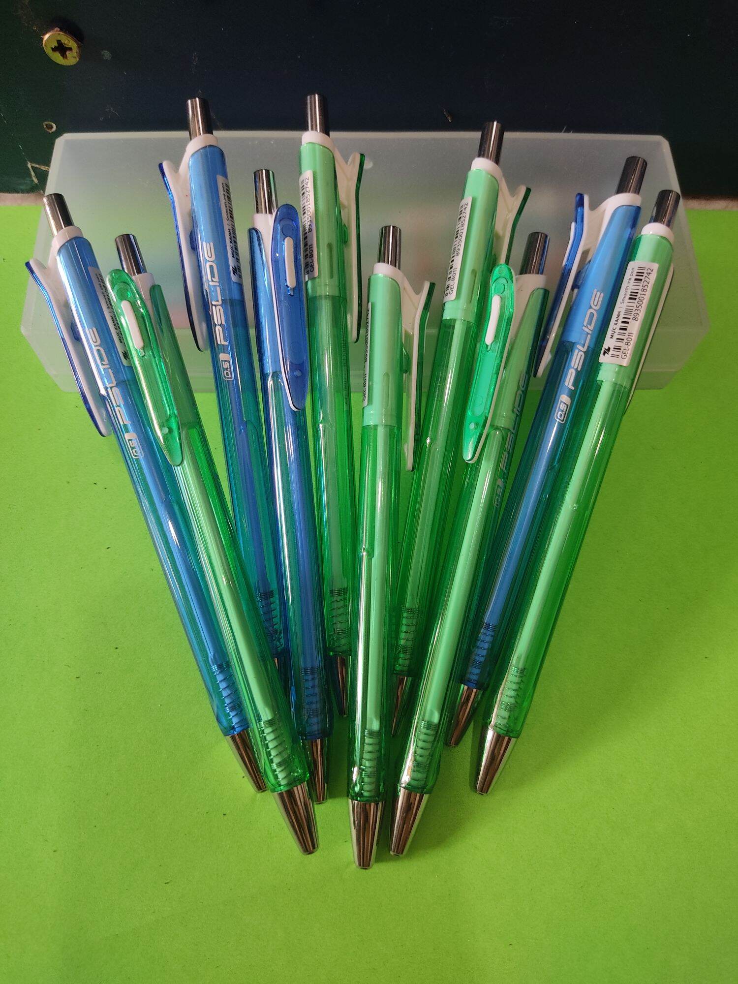 10 cây bút bi xanh b011