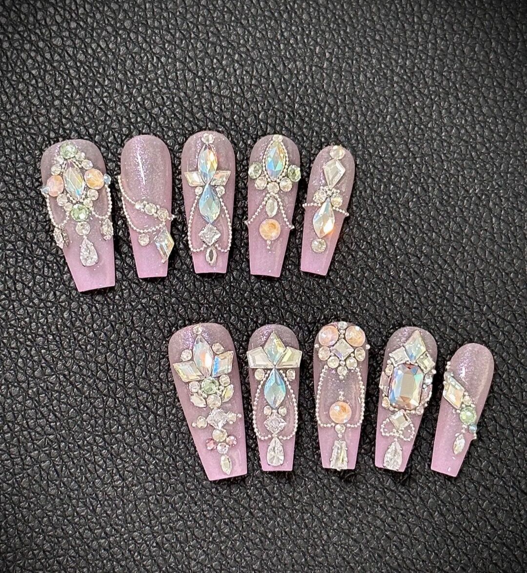 Nailbox thiết kế , cô dâu gắn đá - mã 90