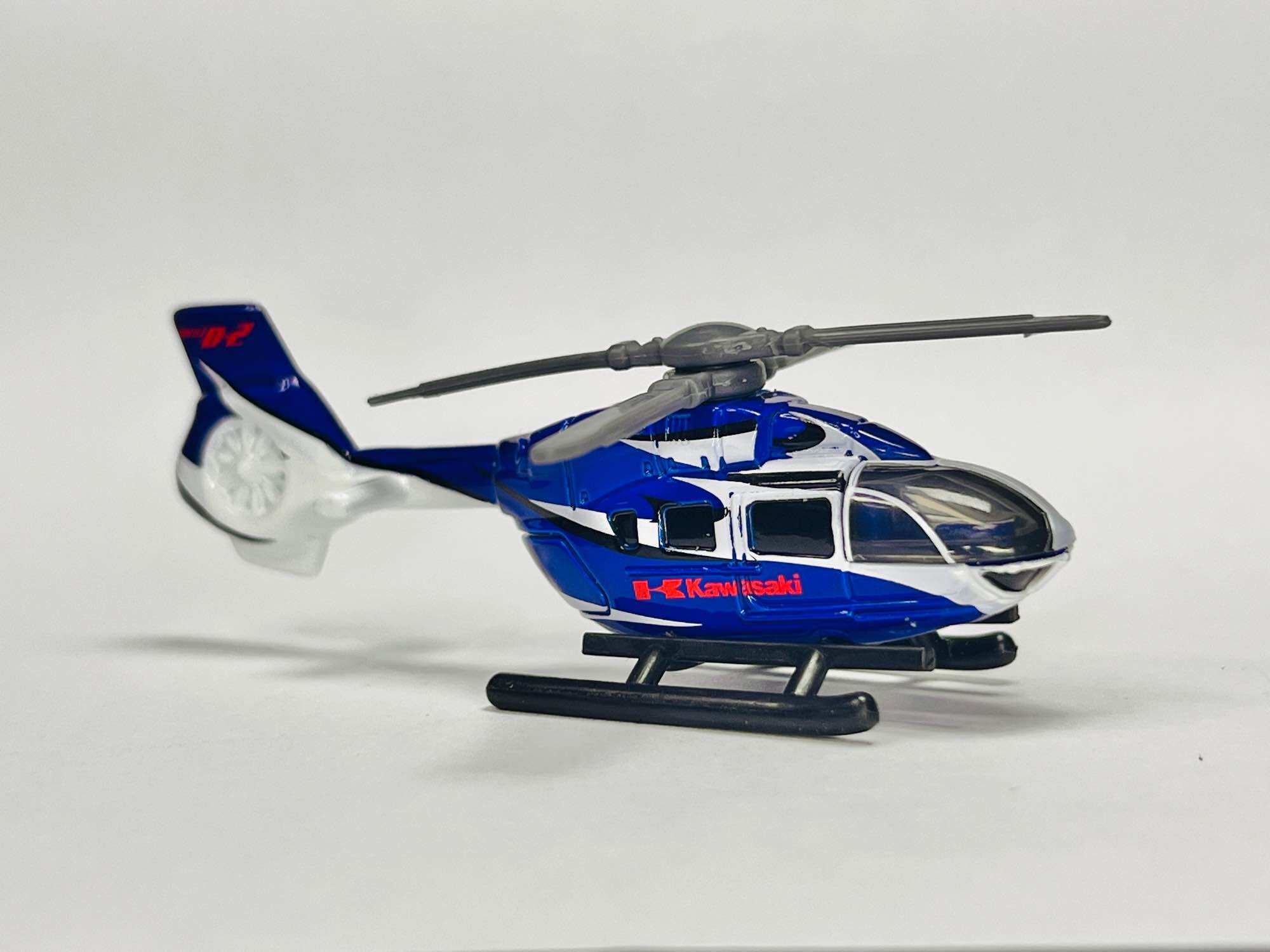 Hobby store xe mô hình tomica kawasaki bk117 d-2 helicopter 18 - máy bay trực thăng xanh