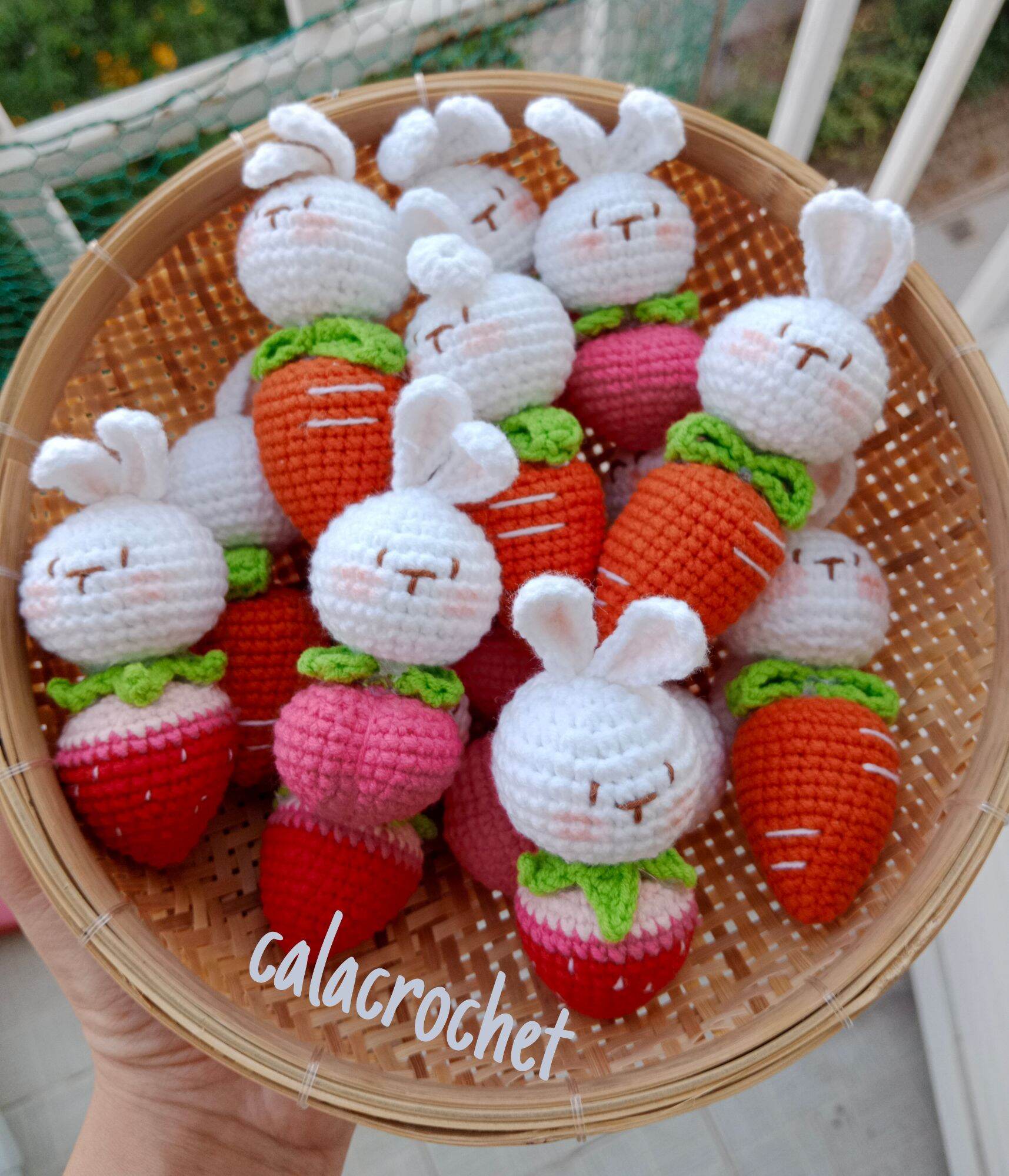 Móc khoá thỏ và trái cây bằng len handmade, dệt kim đan tay làm quà tặng trang trí đáng yêu (ảnh thật shop chụp)