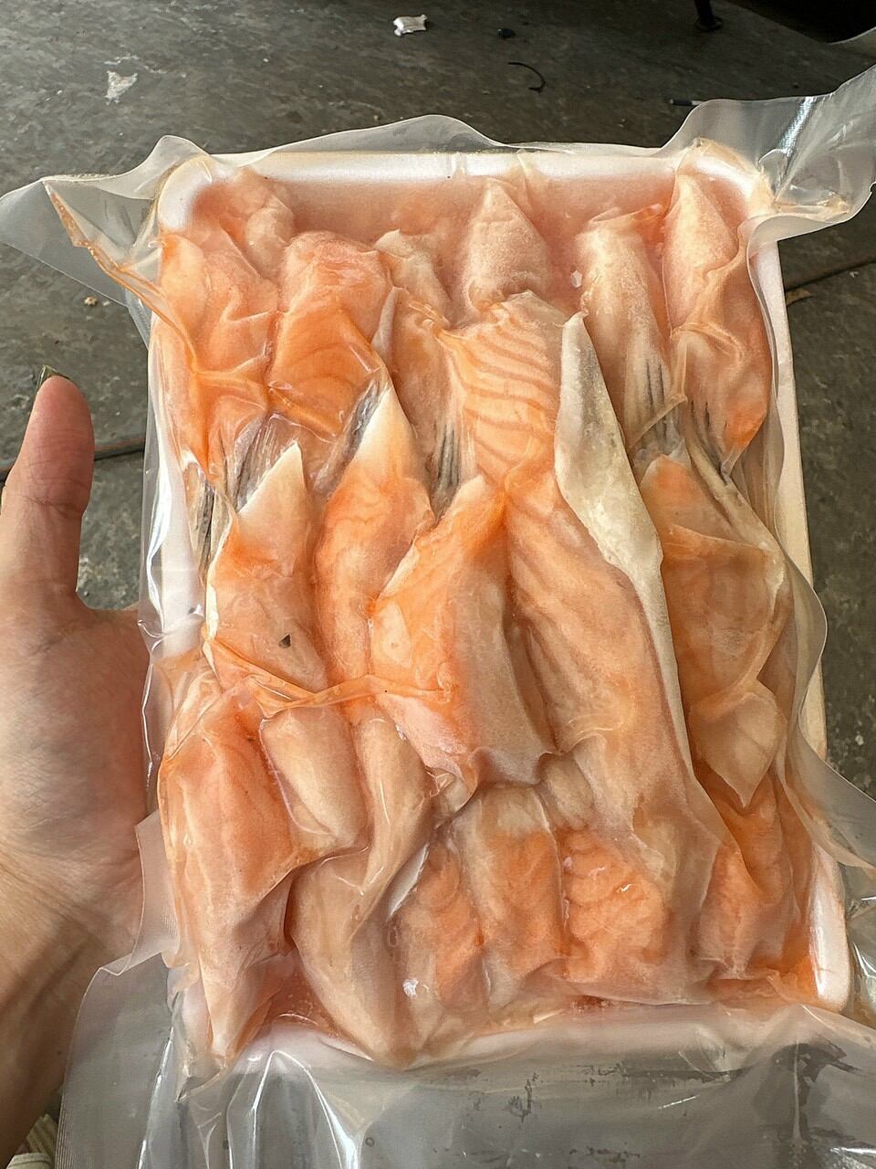 Vây cá hồi ngon , nhiều chất dinh dưỡng,khay 1kg