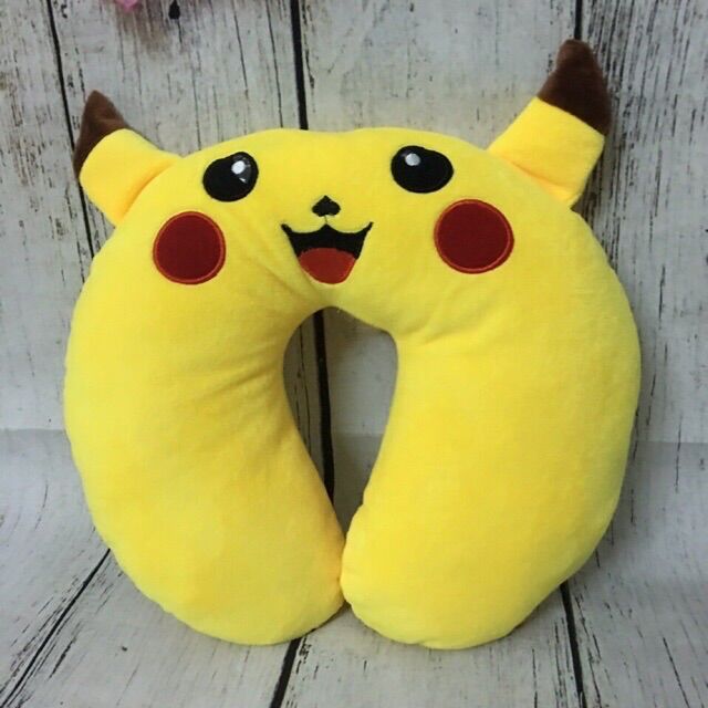 Gối cổ Pikachu mặt cười