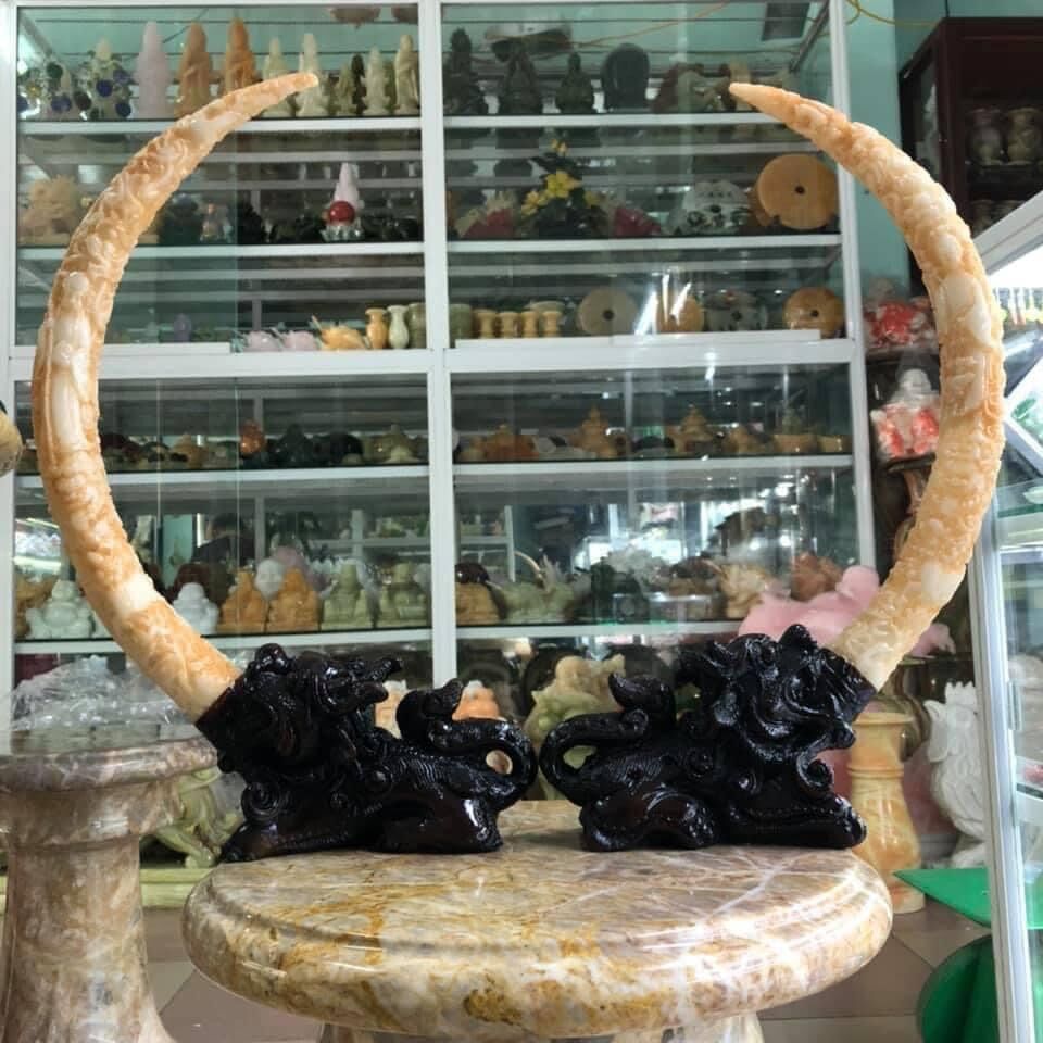 Cặp kỳ lân ngậm ngà đá đúc trang trí nhà cửa, phong thuỷ - cao 43.5cm