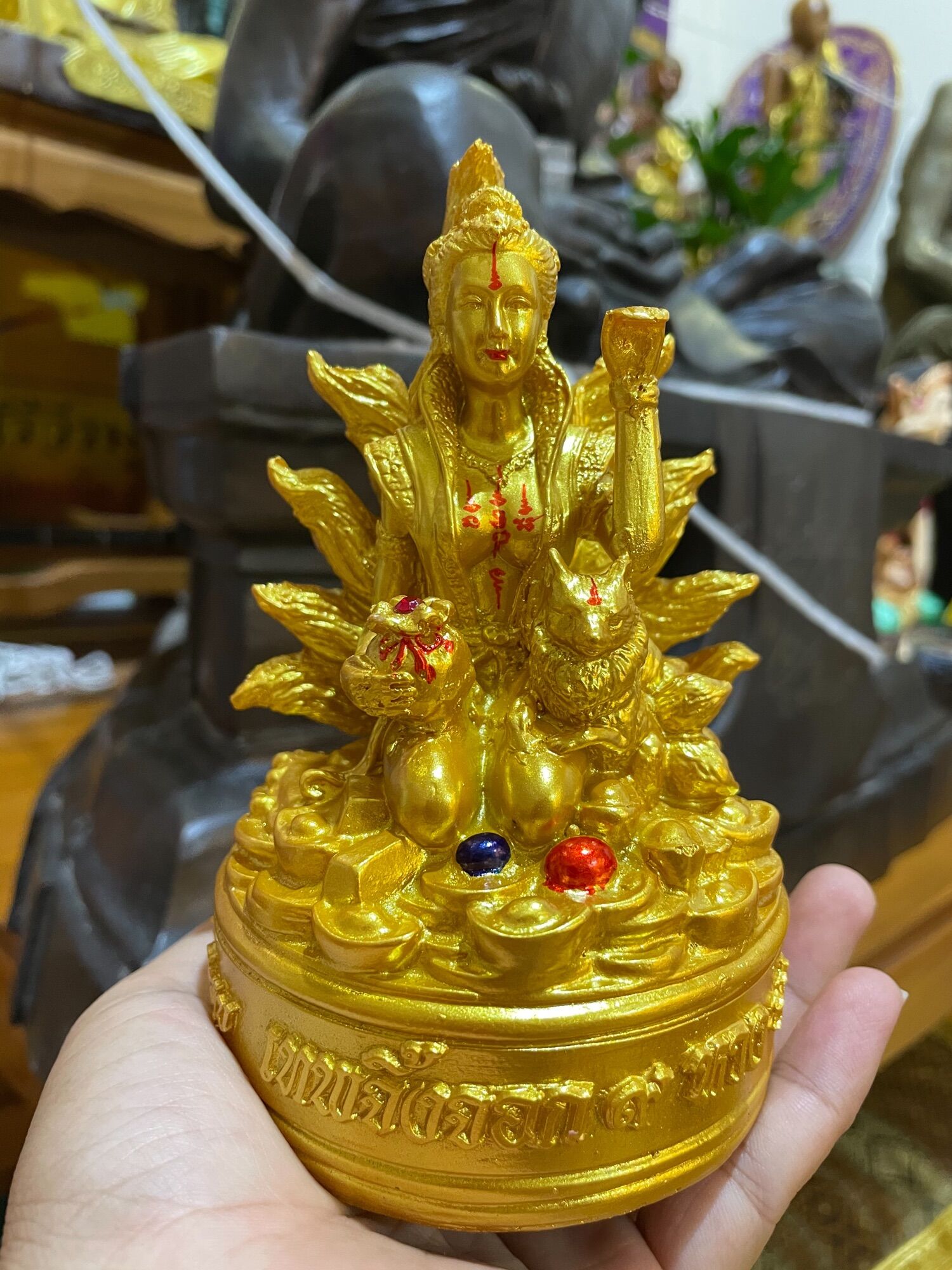 Tượng hồ ly wattraimit thái lan