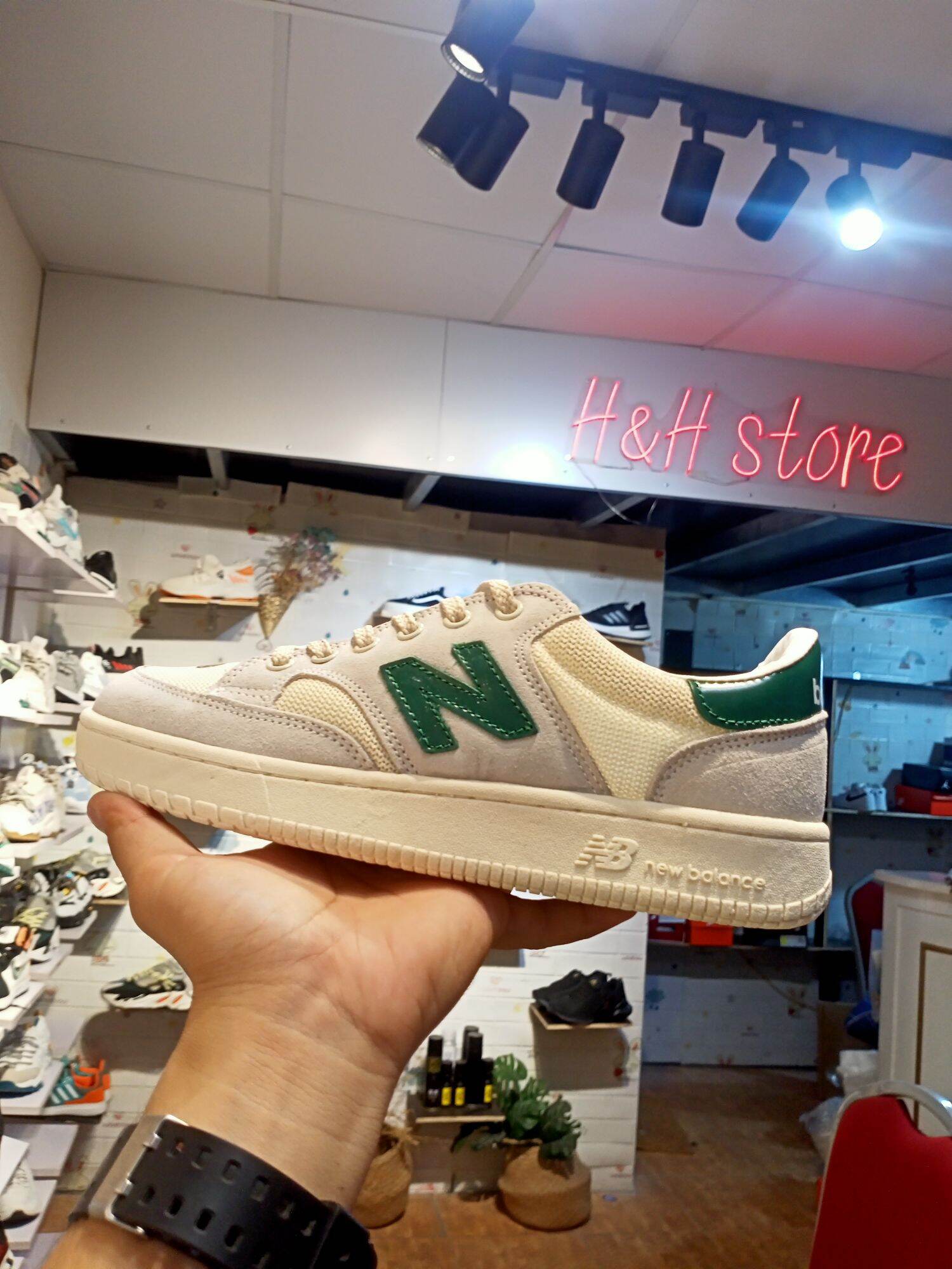 Giày Sneaker NB CRT 300