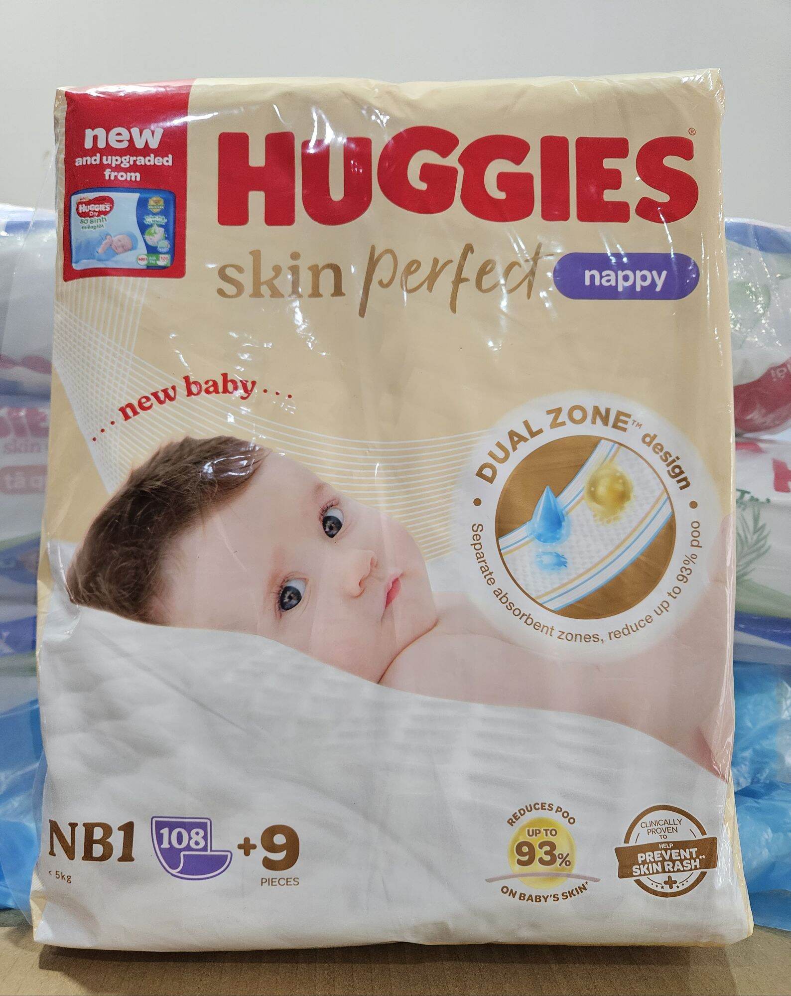 Miếng lót sơ sinh newborn 1 Huggies 108 miếng
(tặng 9m), newborn 2 60 miếng