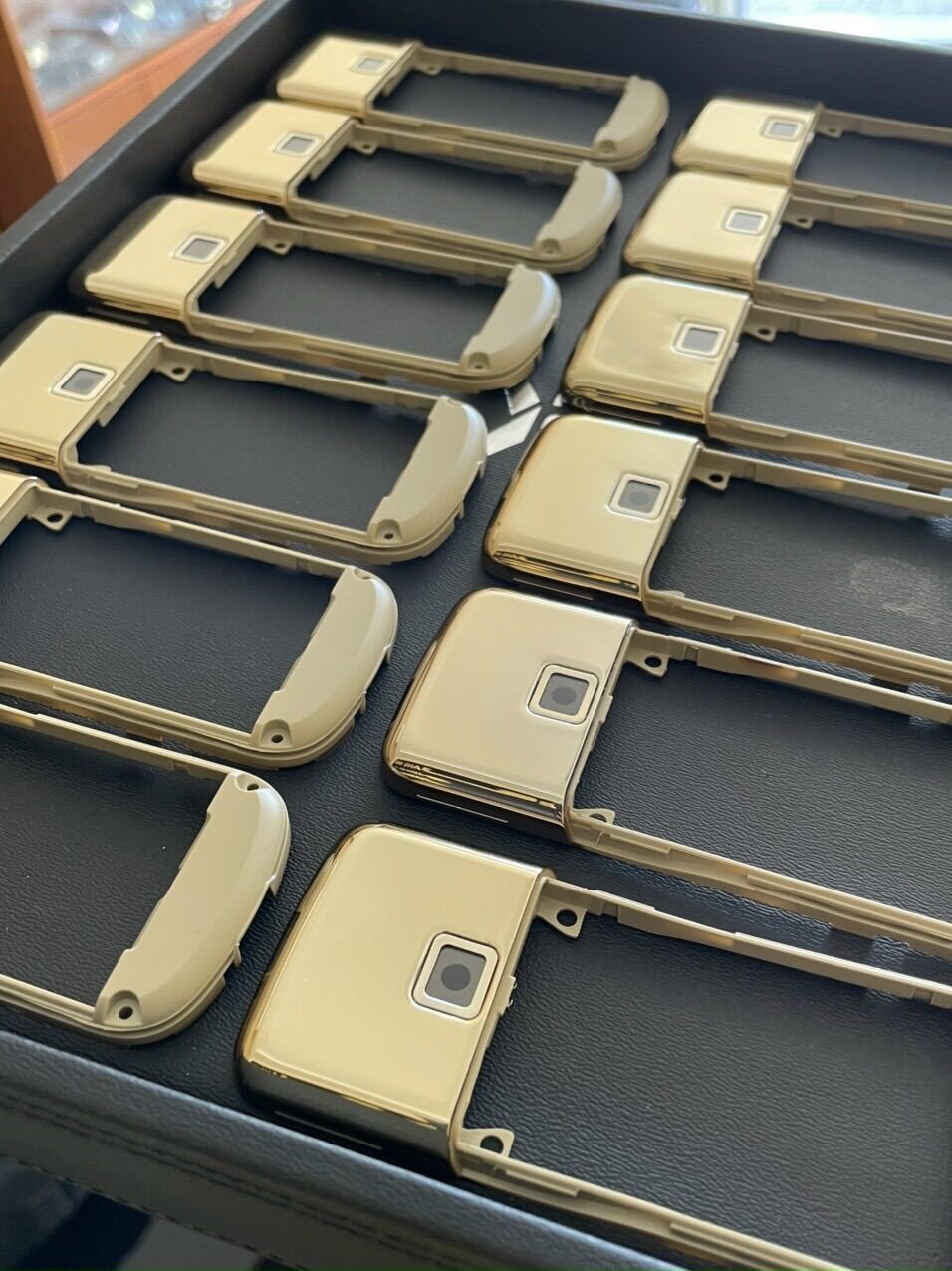 Gáy điện thoại nokia gold 8800