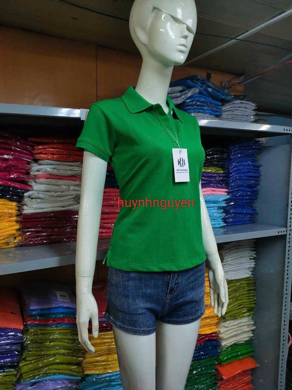 áo thun cá sấu nữ màu xanh két.