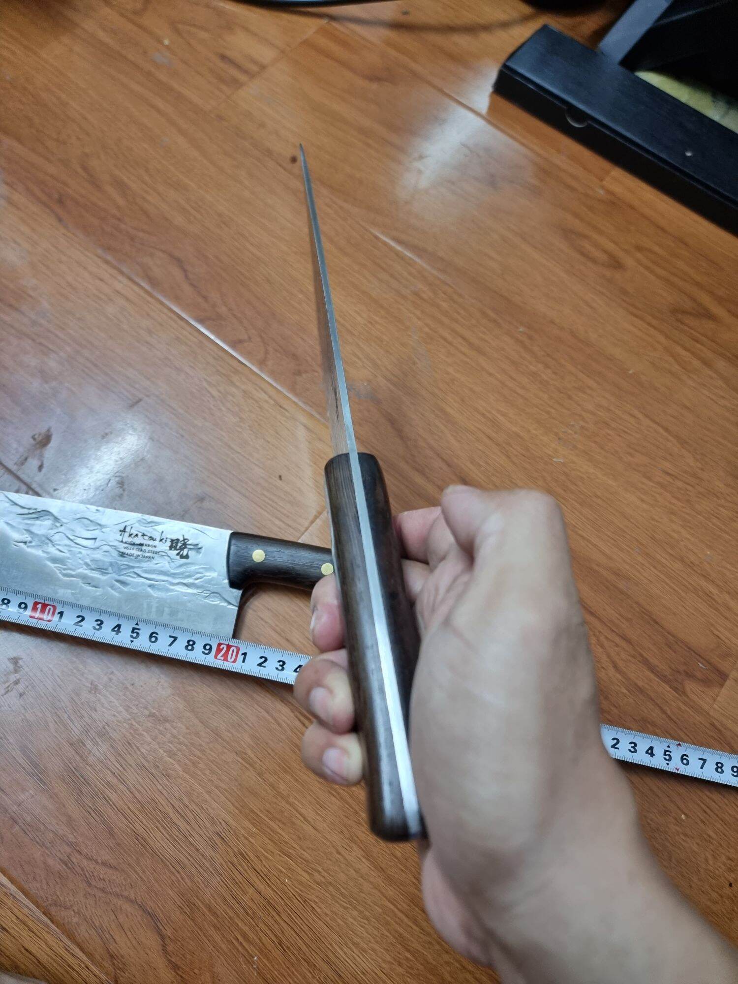 Dao bầu làm thịt lợn, thái thịt lợn Nhật bản