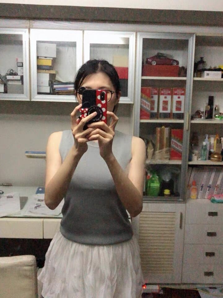 Áo len sát nách cổ tròn nữ tính