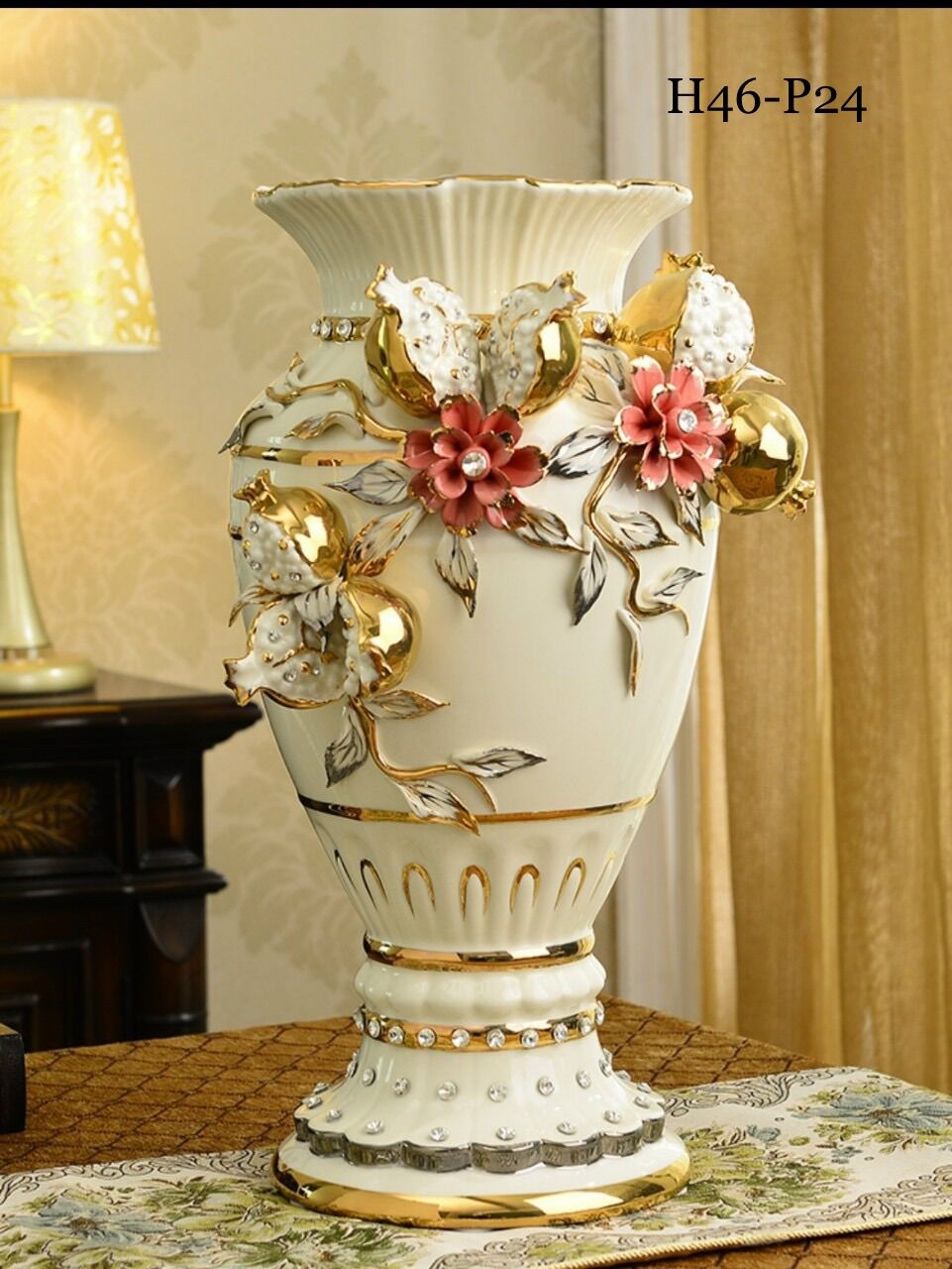 Bình cắm hoa- trang trí mang phong cách Châu Âu. Chất liệu gốm sứ cao cấp.