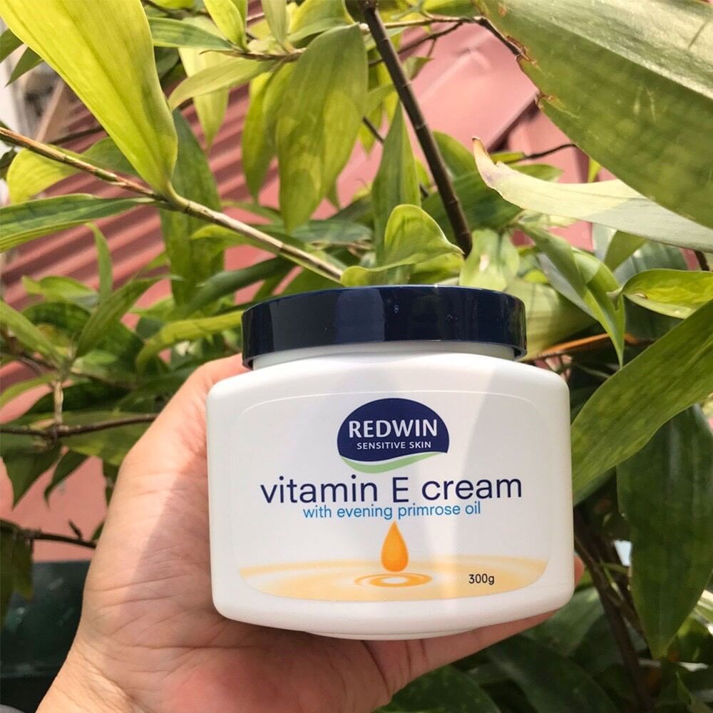 Kem dưỡng mềm mại da Vitamin E Redwin 300g của Úc