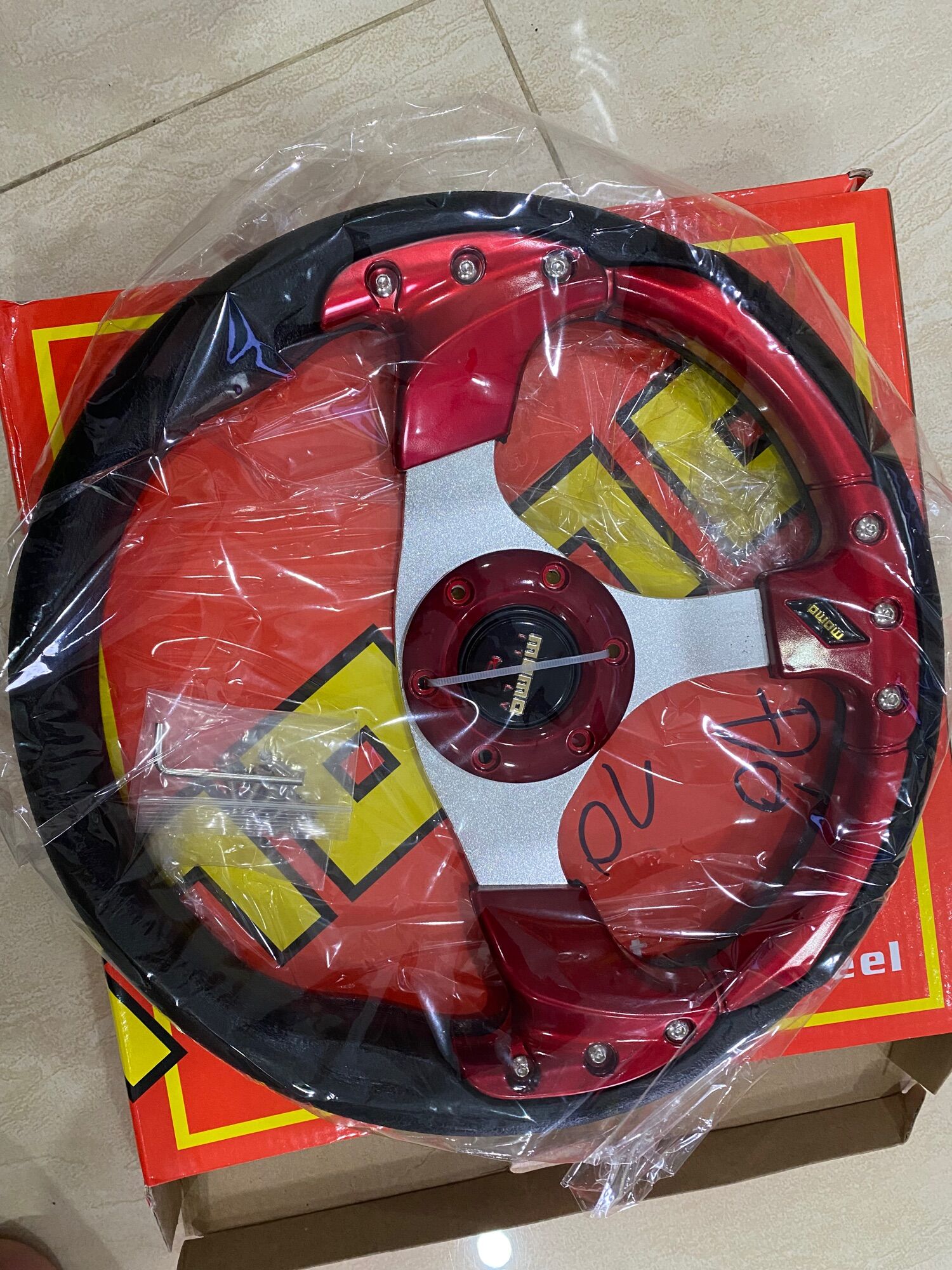 Ss182 13 inch diameter modified Momo steering wheel car steering wheel Chuck