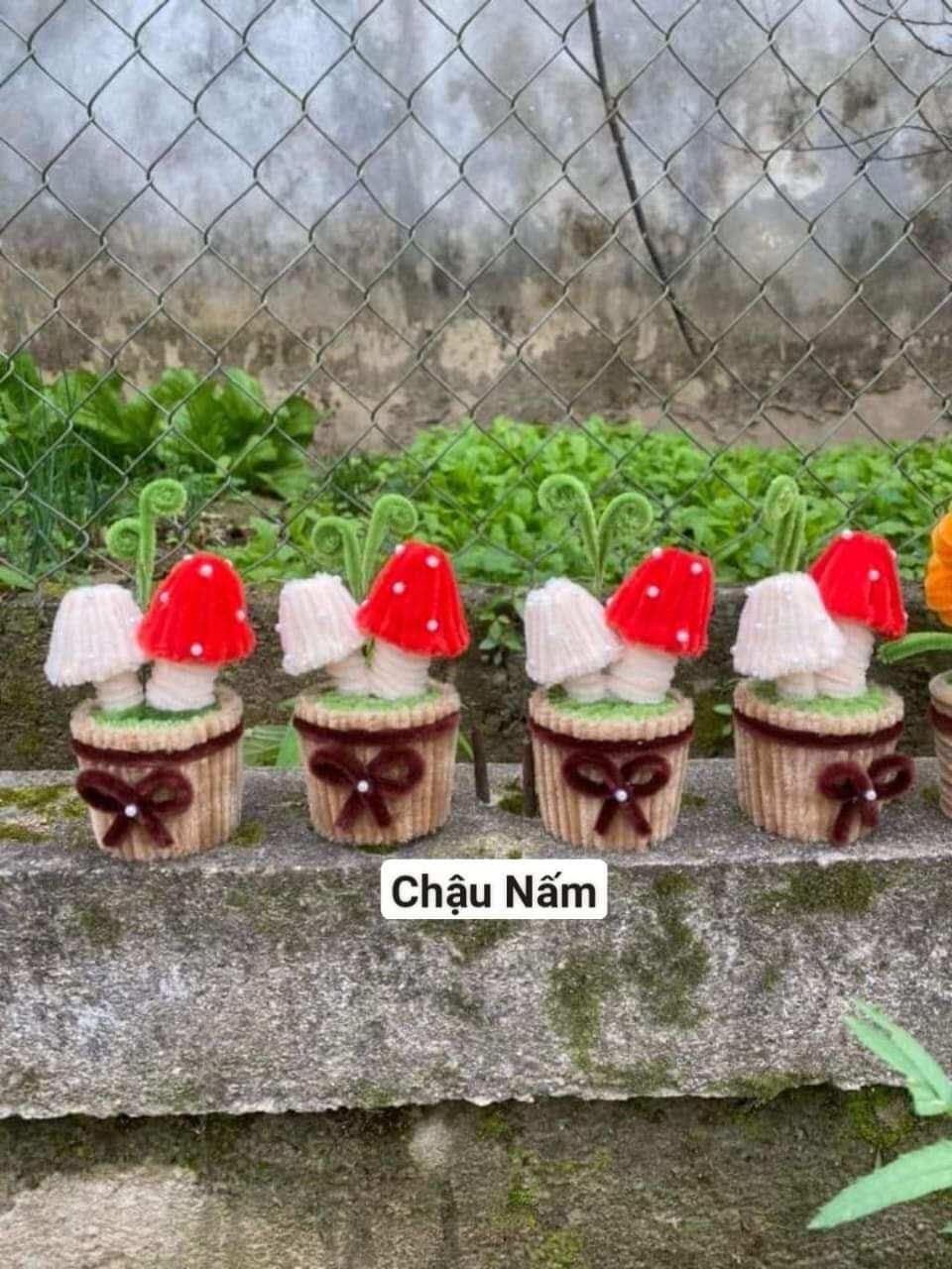 ( kèm túi đựng ) Chậu hoa mi ni bằng kẽm nhung làm sẵn