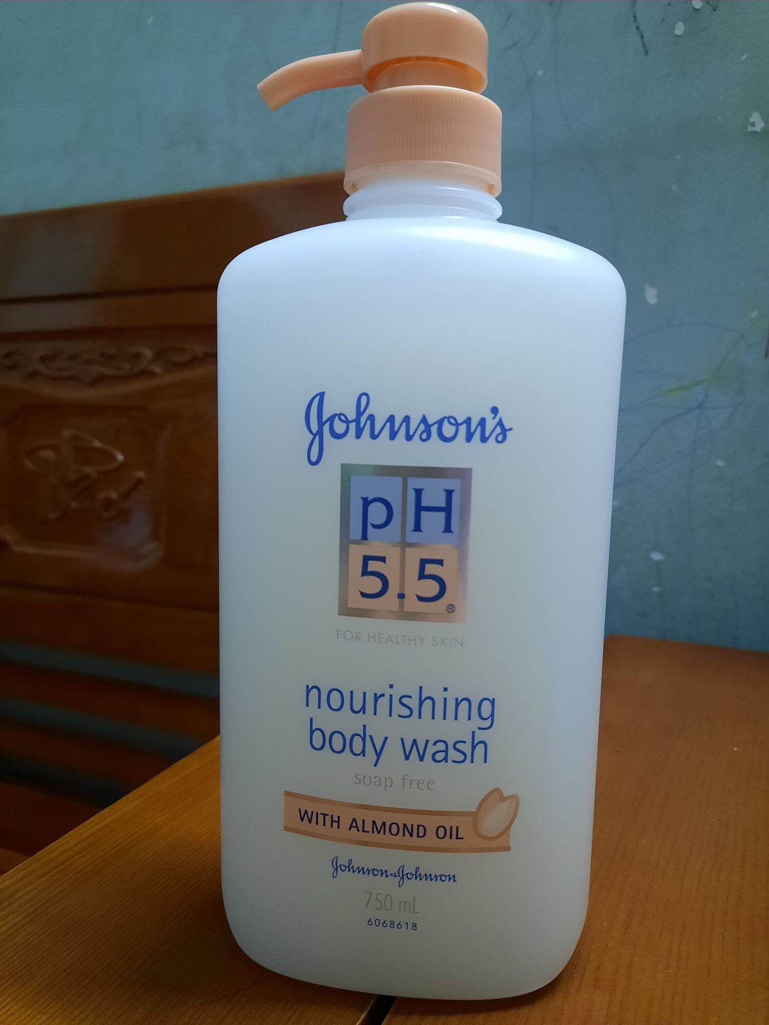 Sữa  tắm Johnson’s PH 5.5 chai 750ml