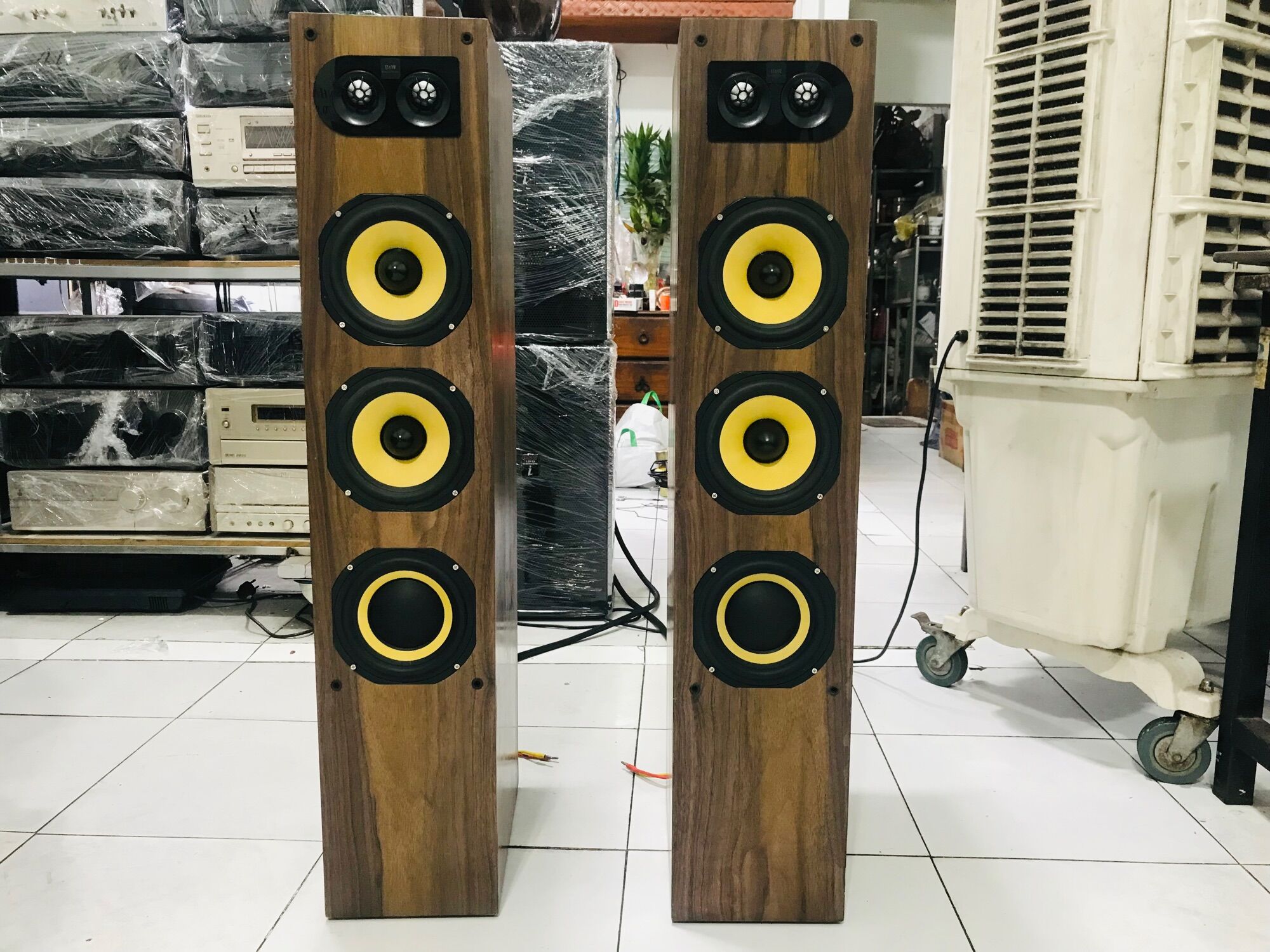 Freeship Cặp Loa cây B&W DM615S Made in England có thiết kế 4 đường tiếng bass 16cm âm thanh rất hay.