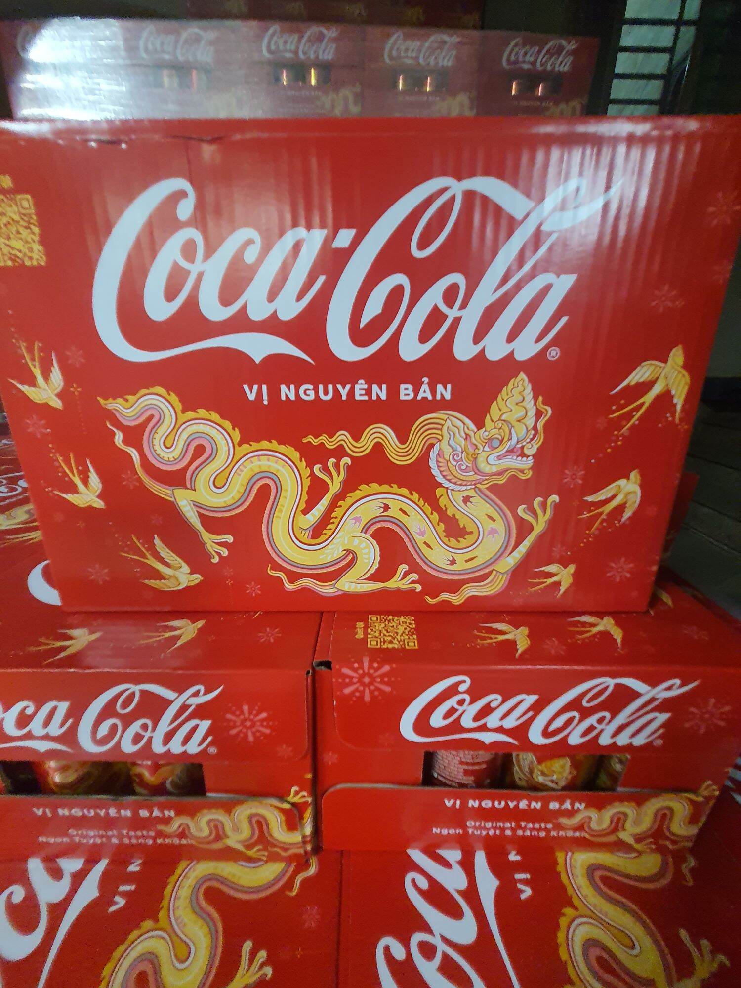 THÙNG 24 LON NƯỚC NGỌT COCA COLA x 320ml