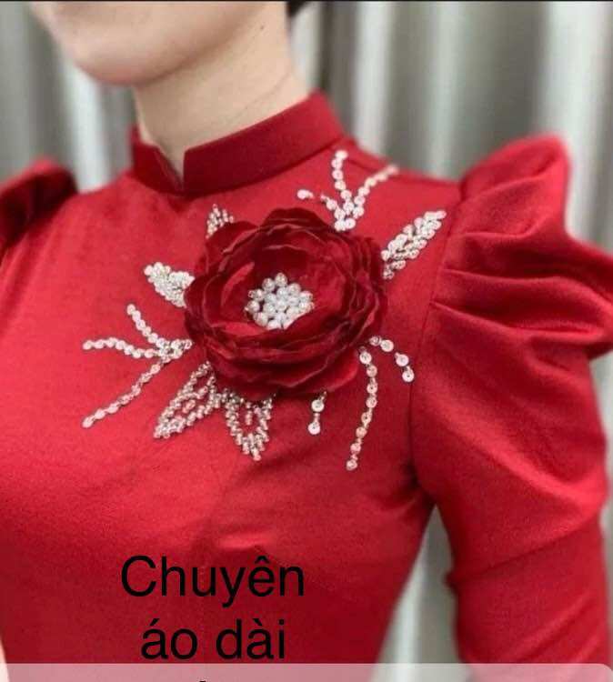 Áo dài đỏ Tây thi tay phồng đính hoa