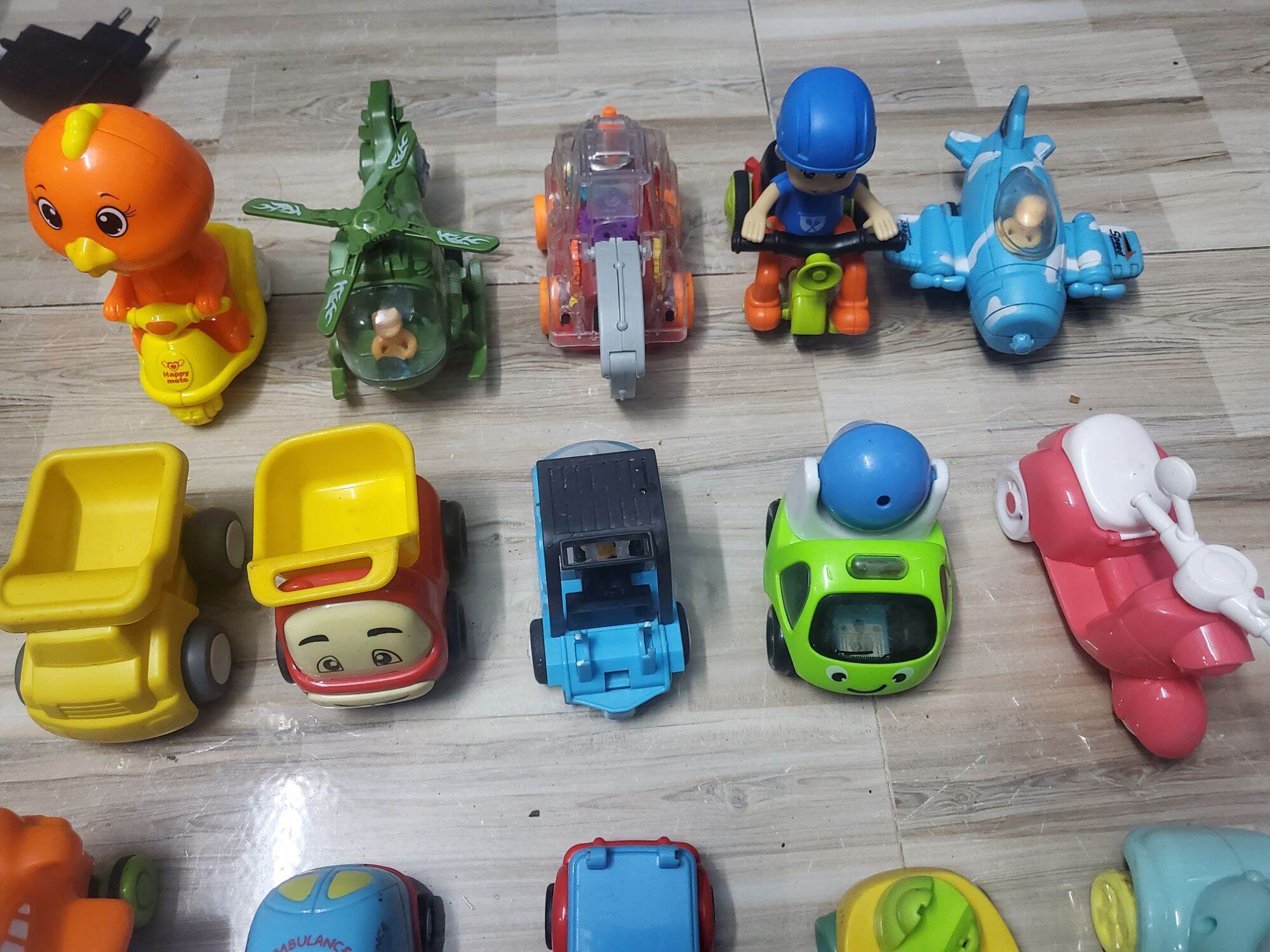 set 20 xe đồ chơi CŨ đã vệ sinh còn đẹp cho bé