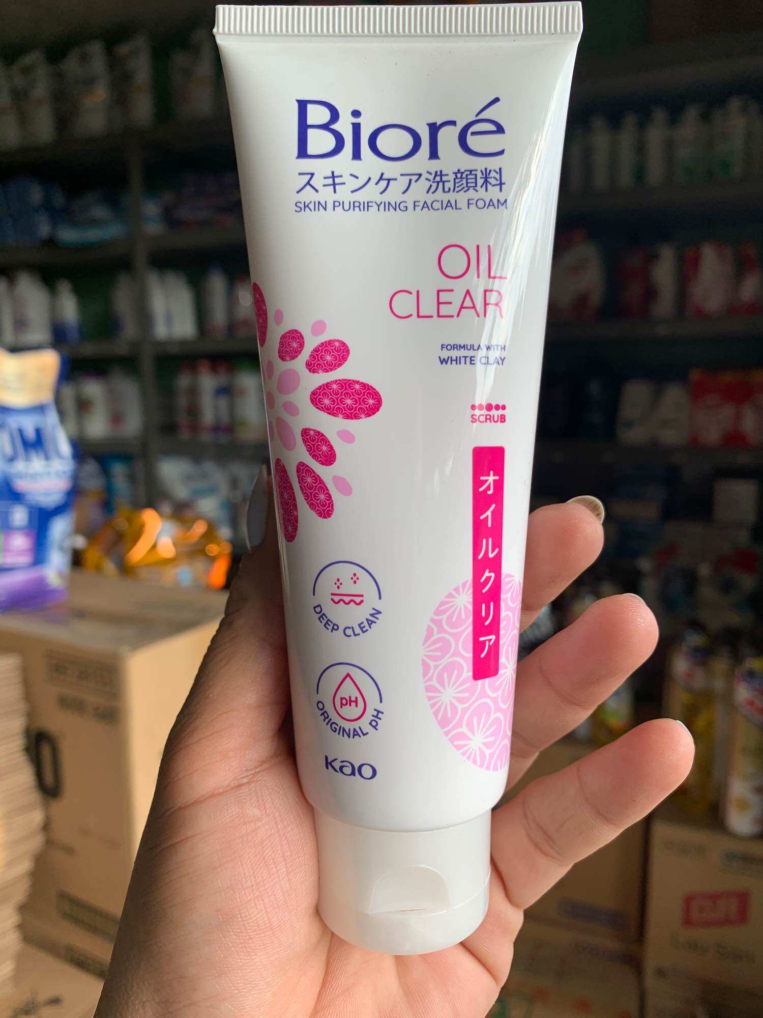 Sữa rửa mặt Biore cho da nhờn chai 100g