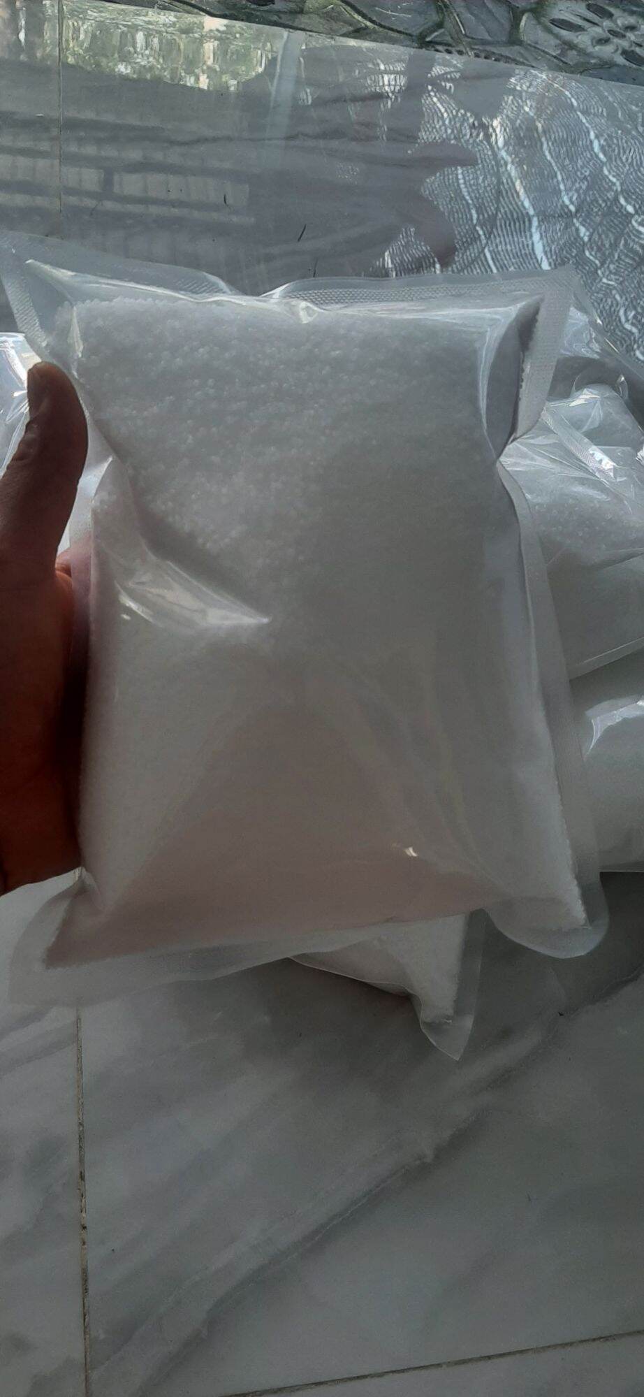 1kg phân bón urê trắng chuyên dùng cho rau ,cải ngọt ,cải xanh , rau muống ,