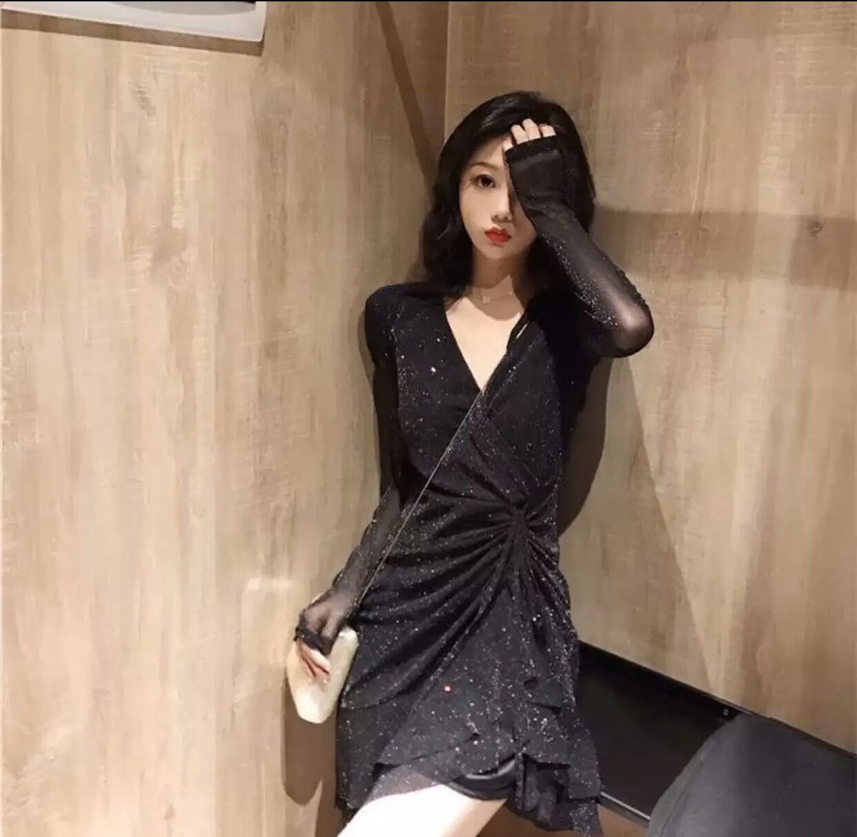 Đầm nhũ rút dây tay dài