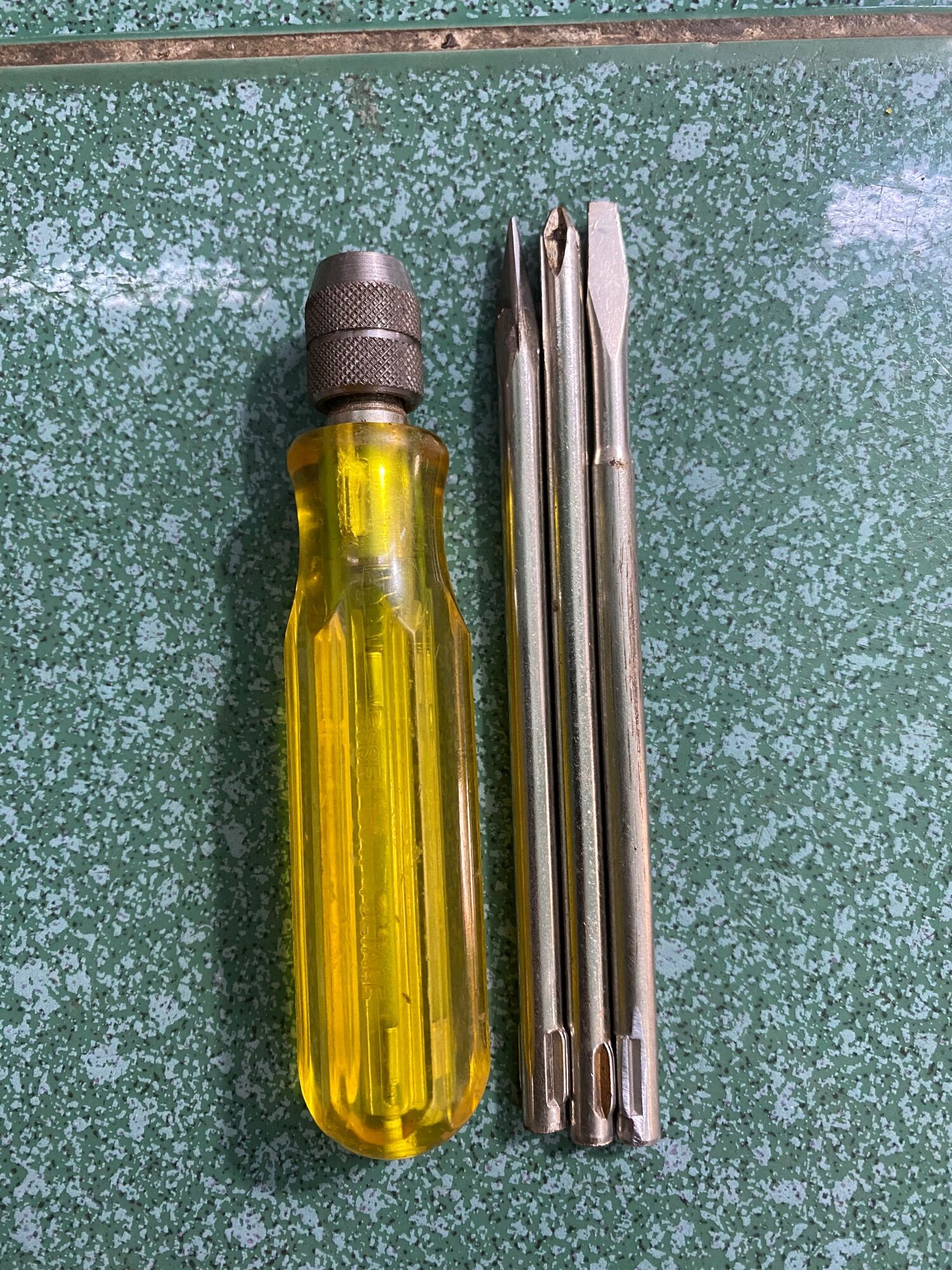 Tua vít điện vessel.