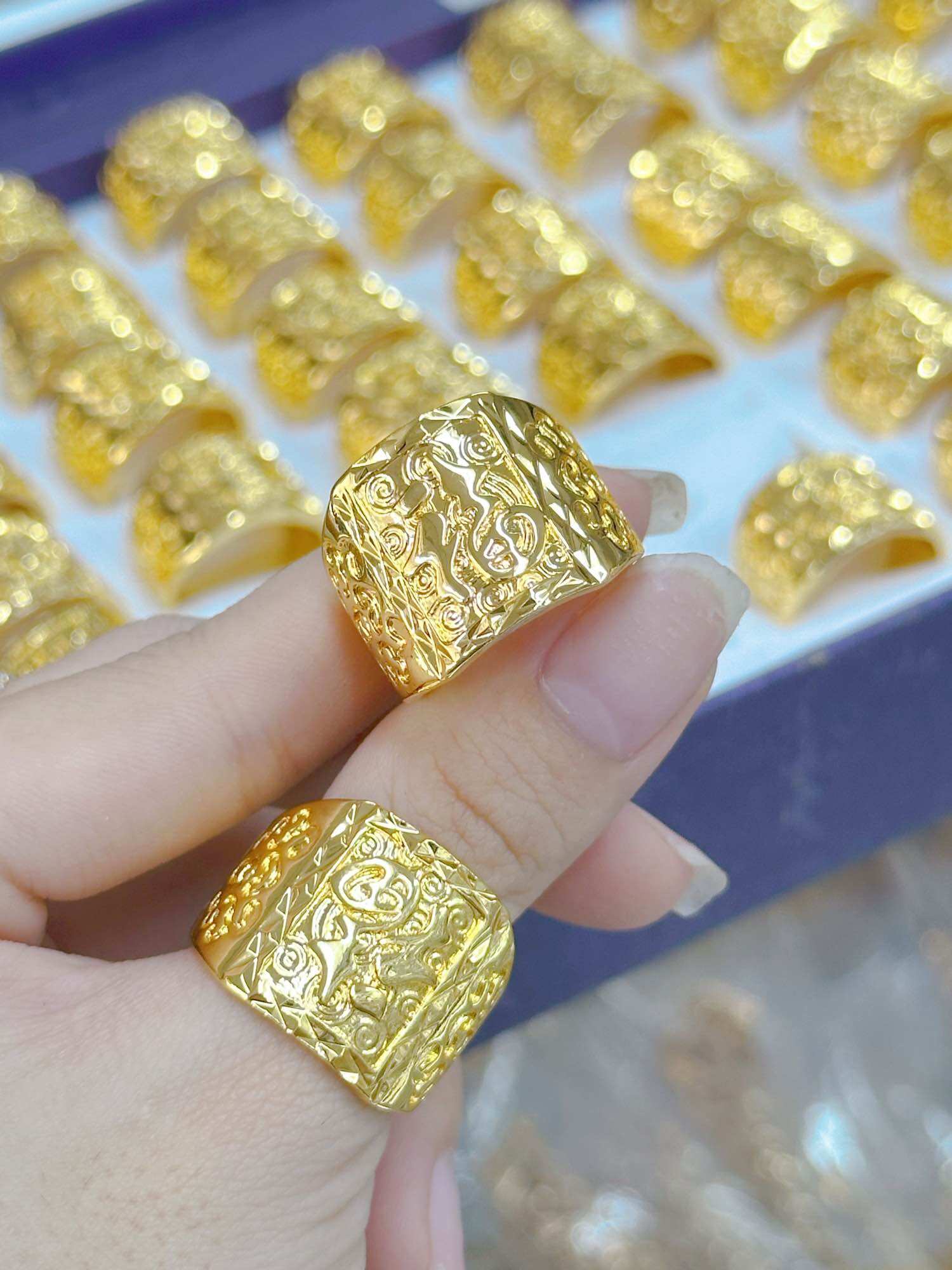 Nhẫn chữ phước to dài màu 24