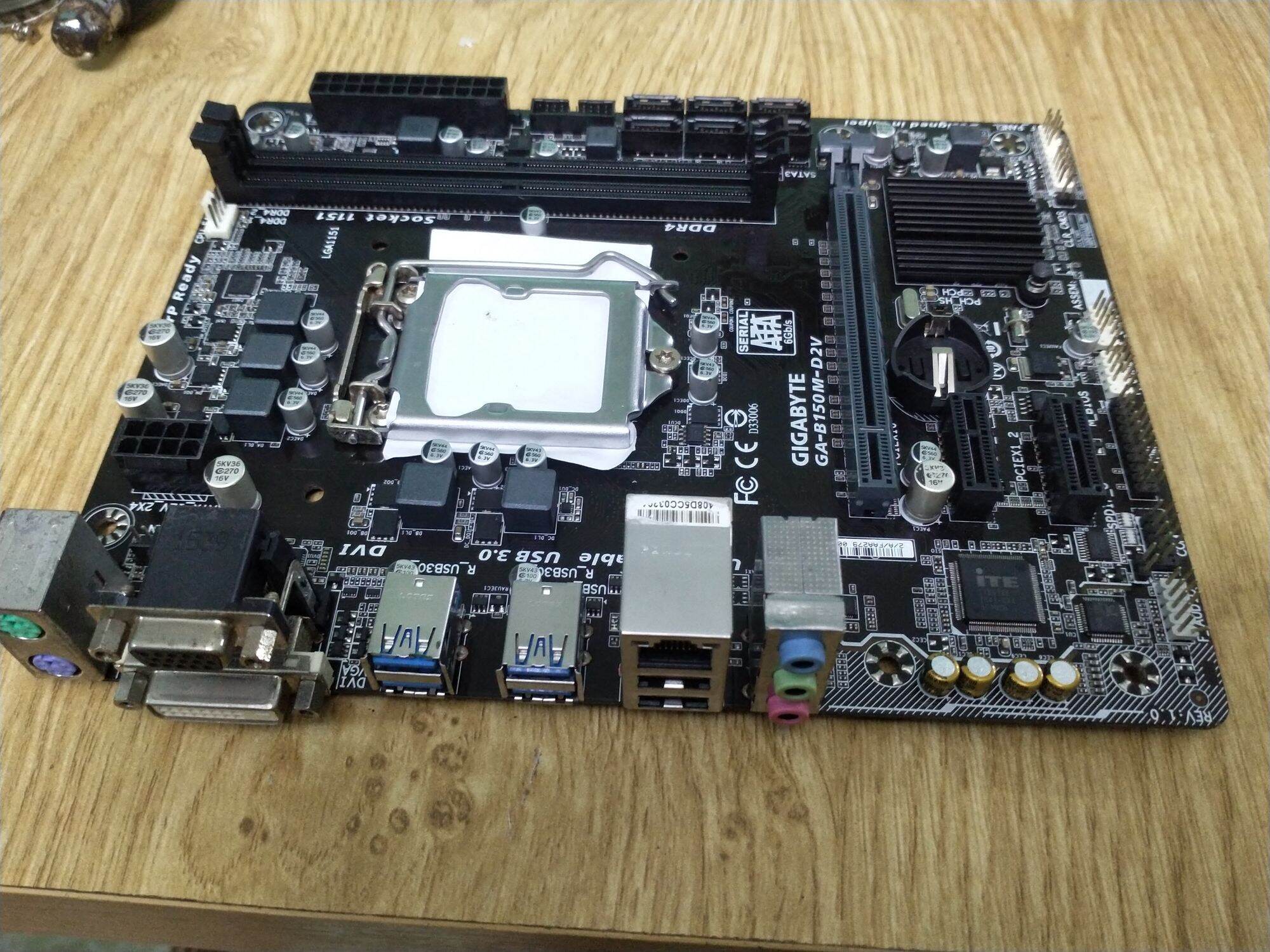 mainboard gigabyte b150M -d2v ram Ddr4