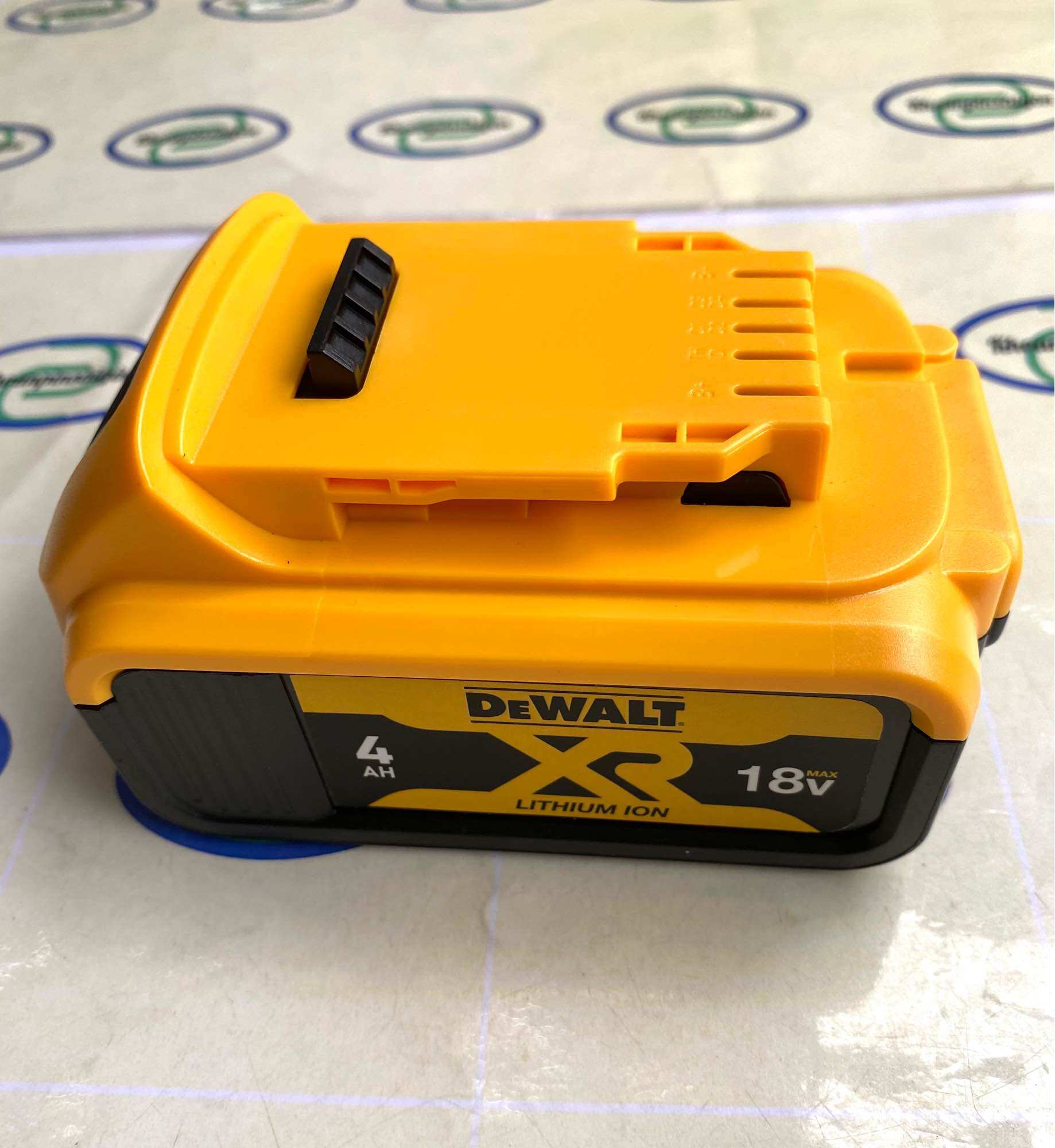 Pin đóng dewalt 20V 4ah- 5ah dùng cho máy hãng