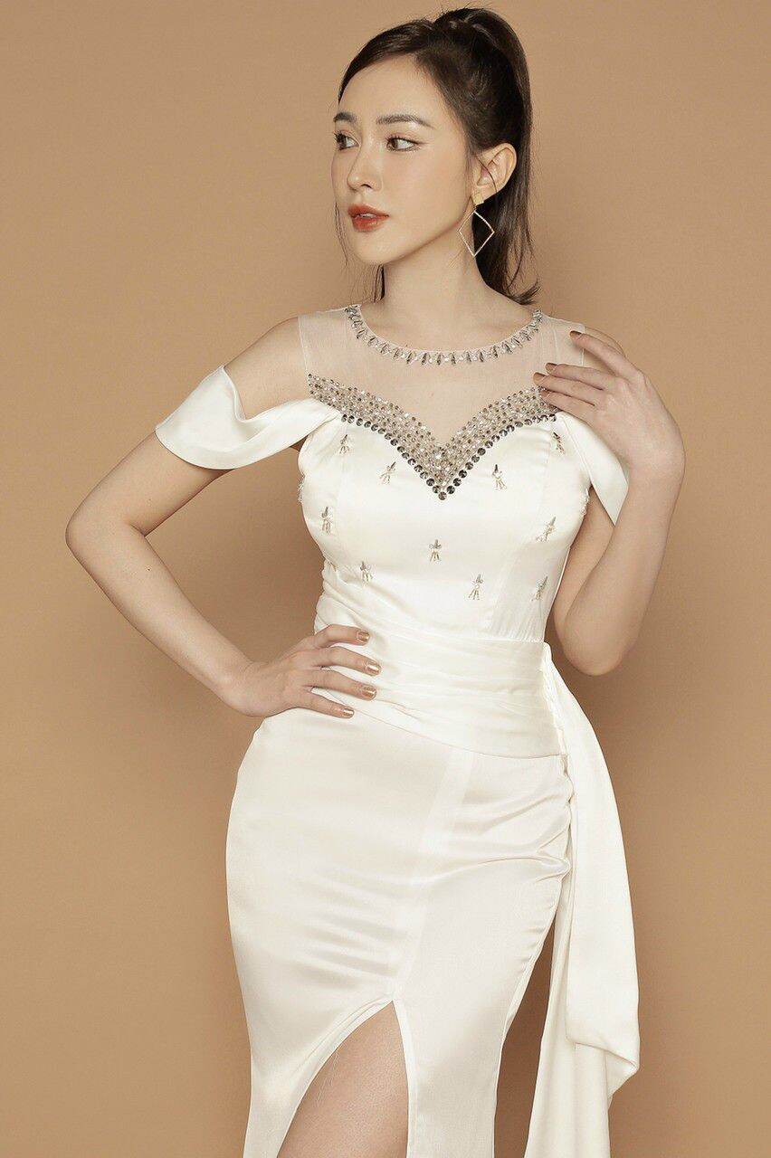 Đầm dạ hội rớt vai kết hạt vòng cổ siêu sang