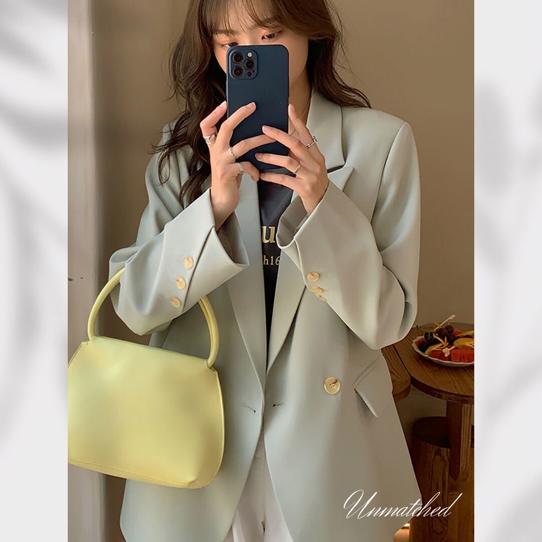 Áo blazer màu xanh nhẹ nhàng