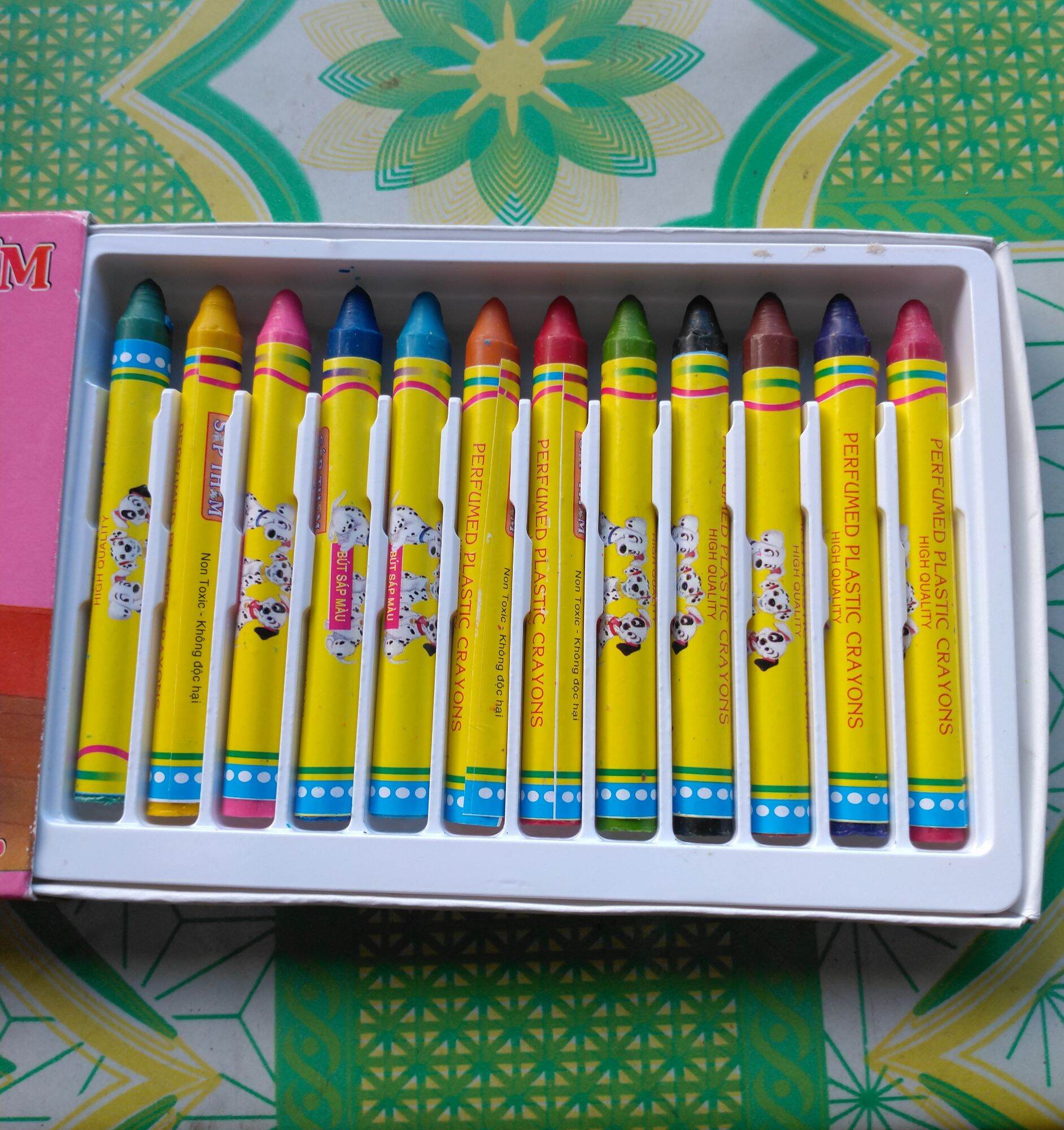 [ HCM ] Hộp bút sáp thơm 12 màu ( giao ngẫu nhiên )