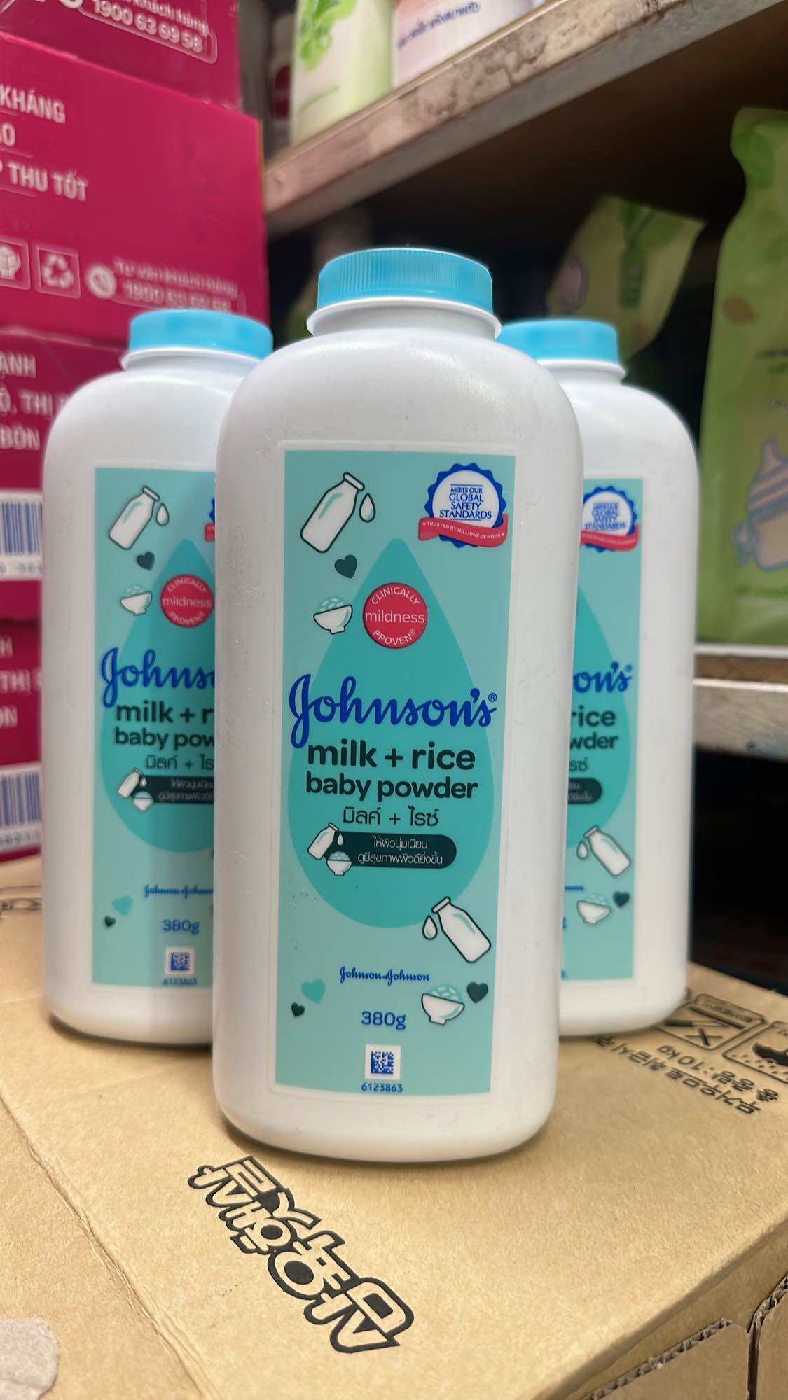 Phấn Ngừa Rôm Xảy Johnson’s baby 380g màu xanh hàng thái