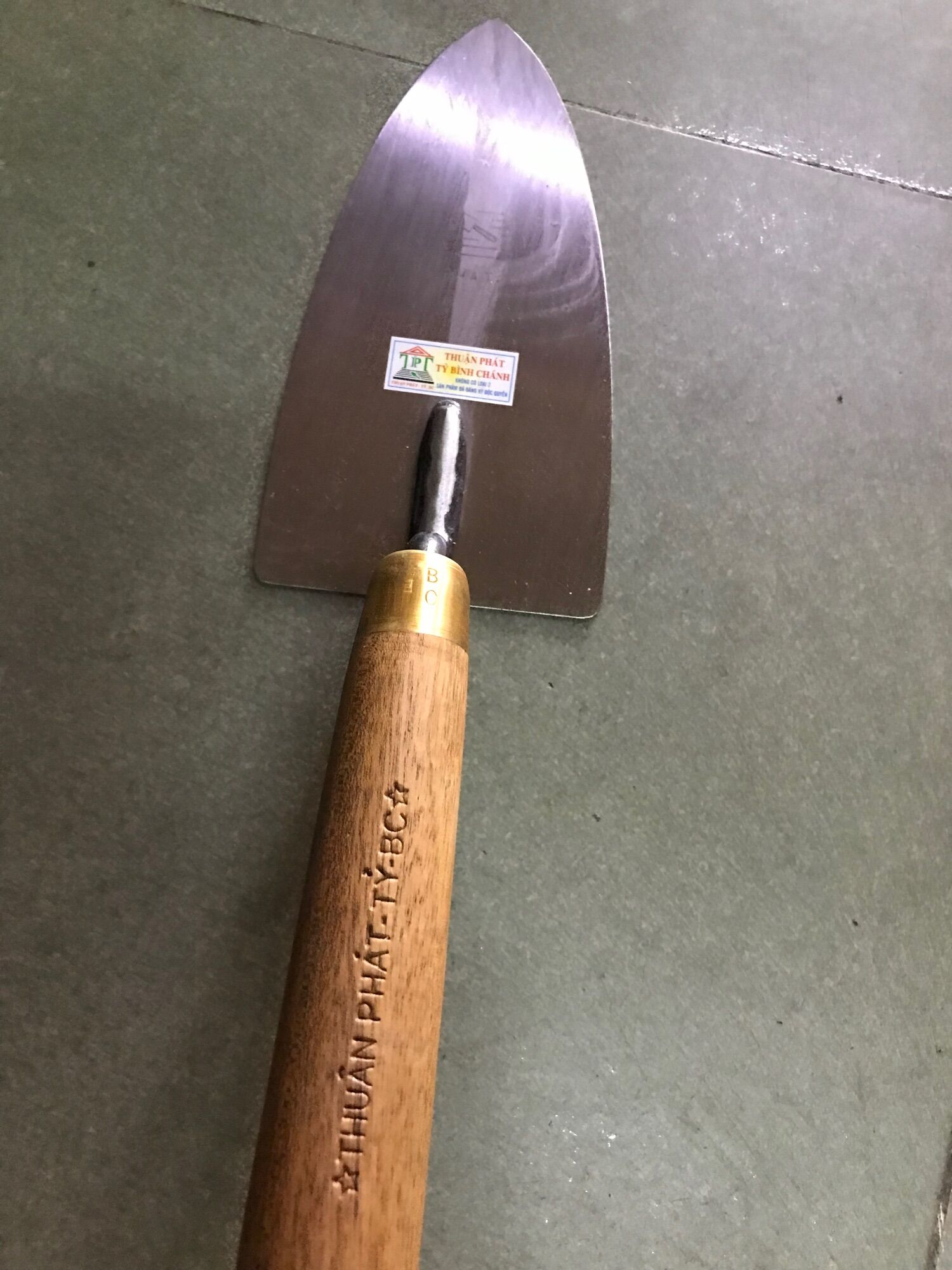 Bay nhọn trắng Bình Chánh