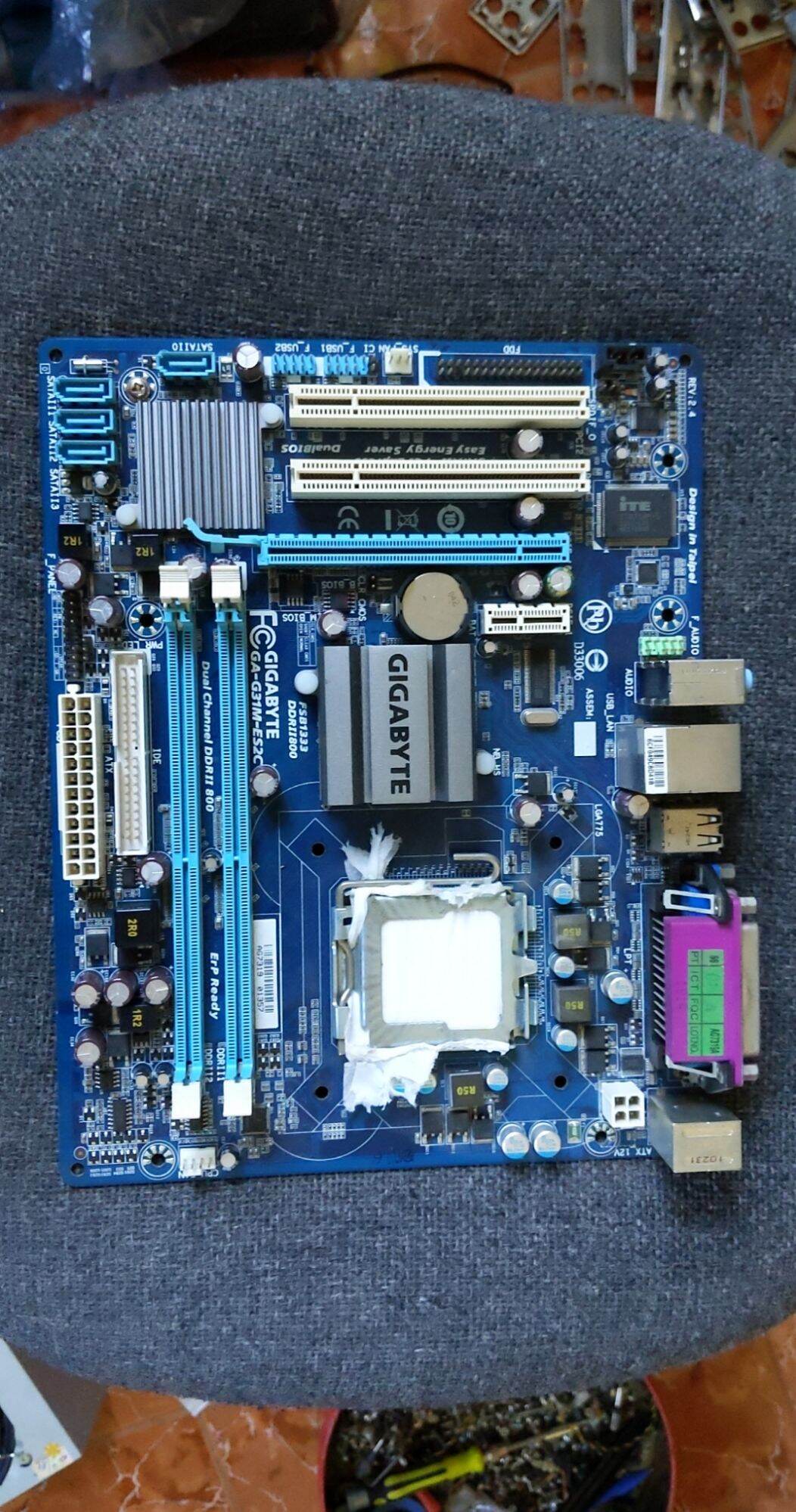 Combo main g31, chip e8400, ram 2gb