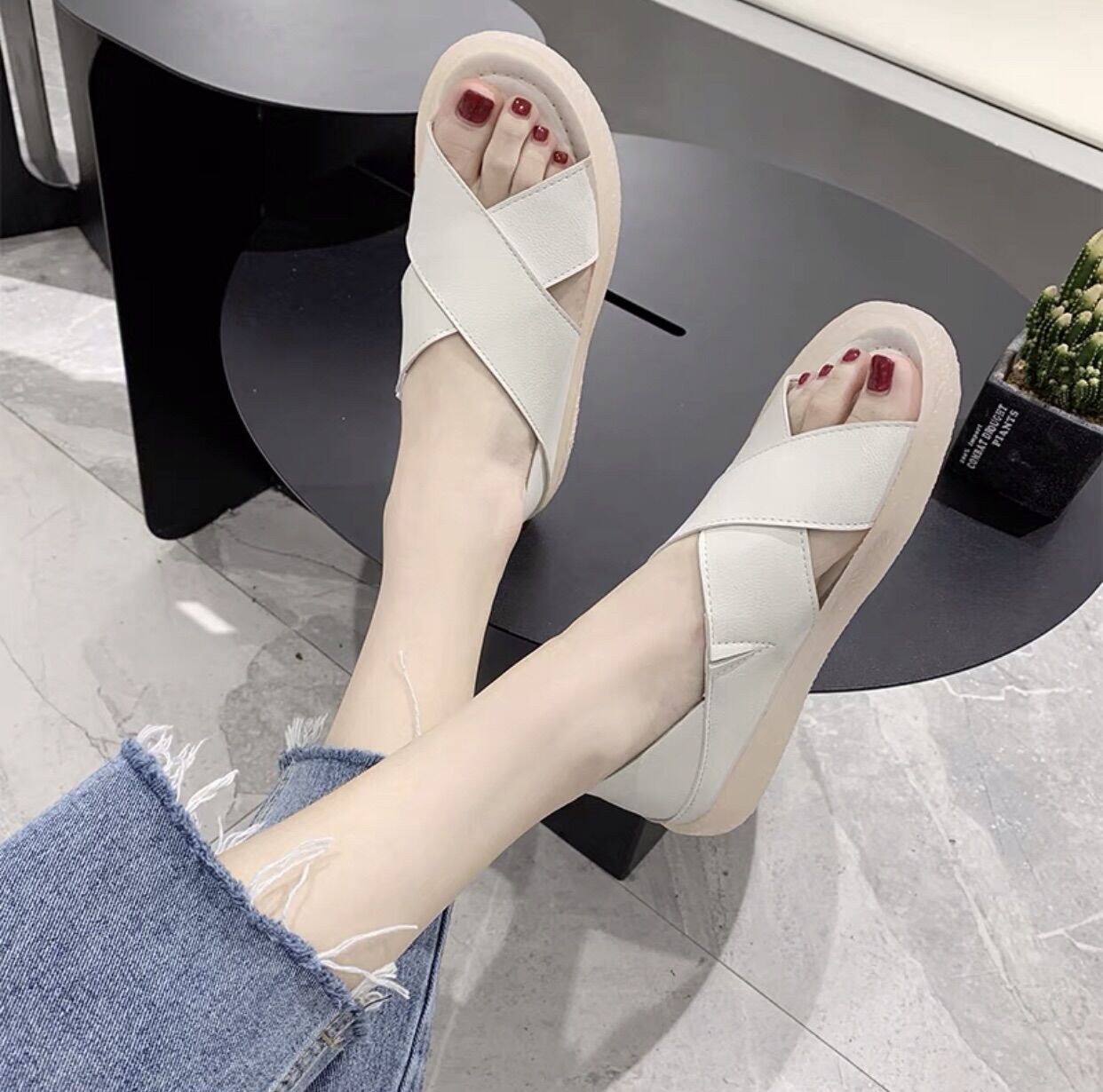 Sandal nữ, dép quai chéo bản to chất da cá tính