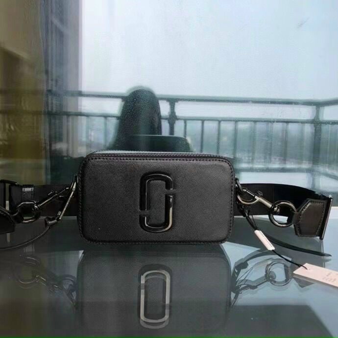 Túi đeo chéo Mác màu đen cá tính