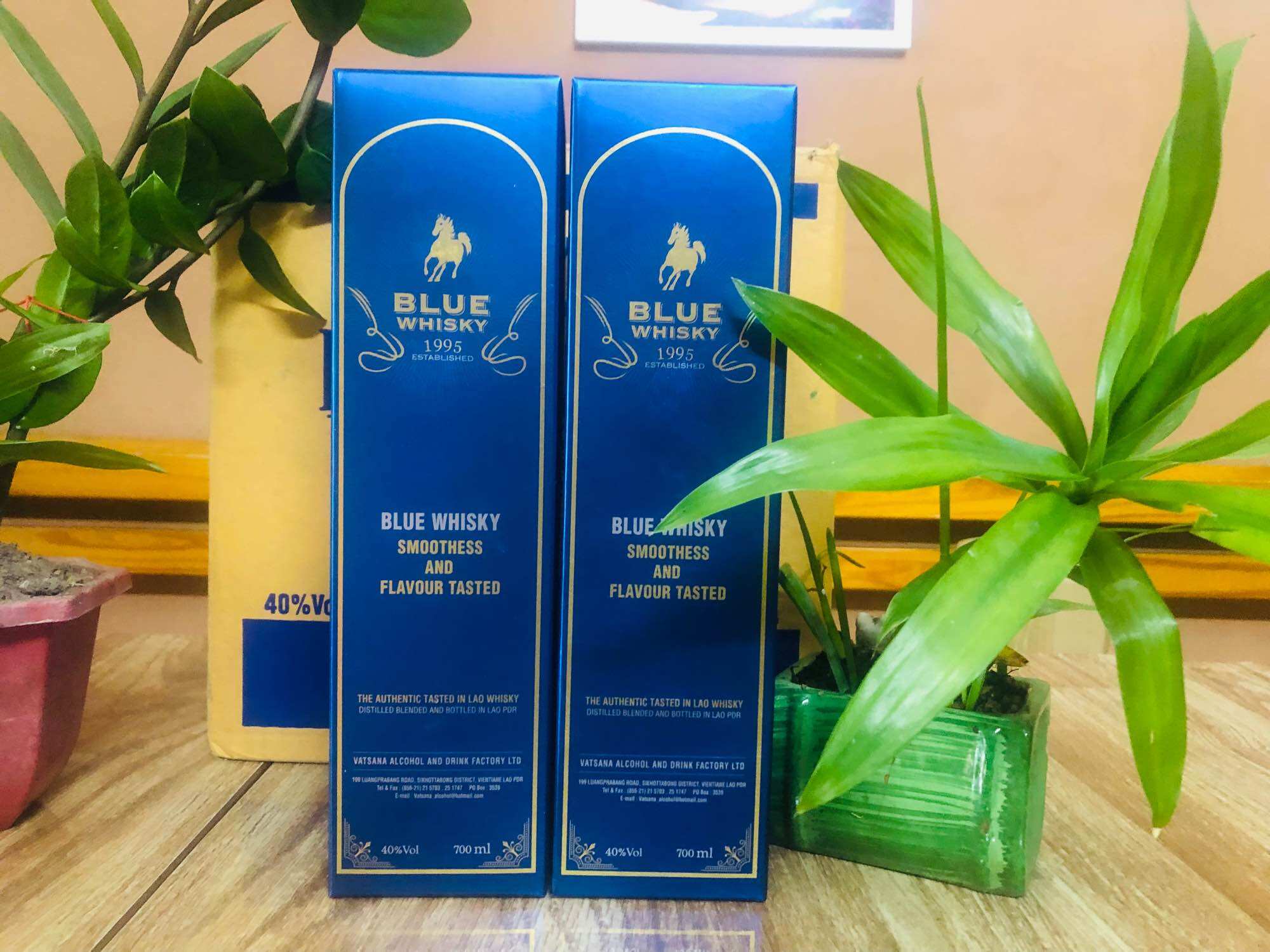 Blue Whisky 1995 nhập Lào(700ml,40 o, màu xanh Blue)