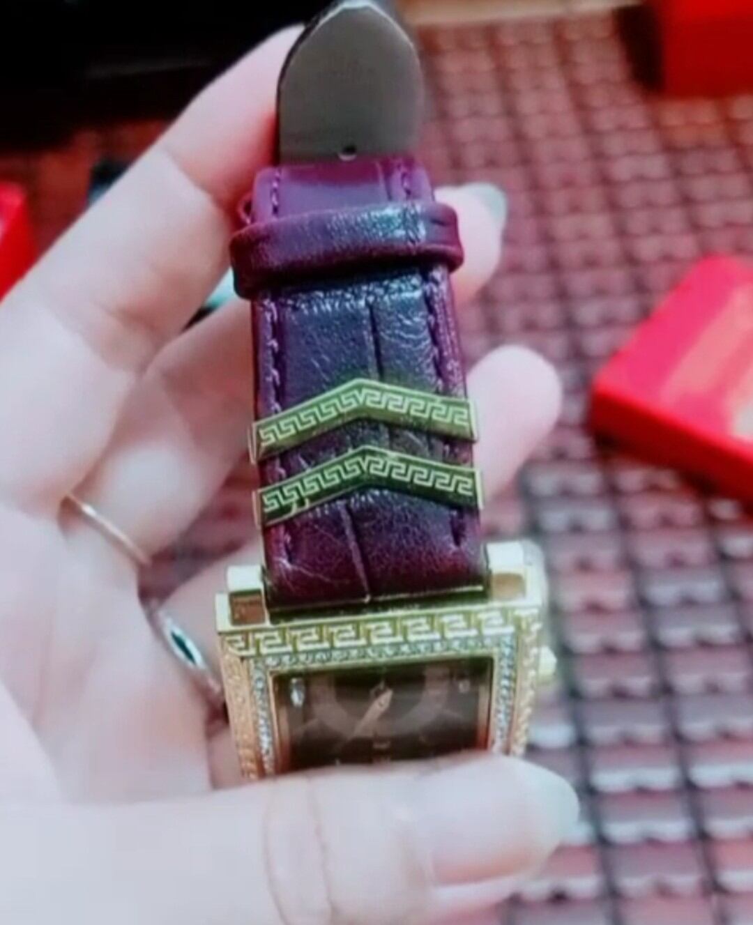 Đồng hồ nữ VERSACE tím cao cấp Thụy Sĩ