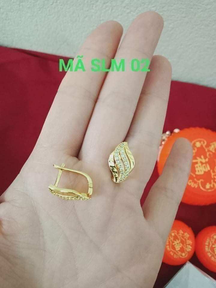 1 đôi bông tai kèm quà tặng nhẫn nữ