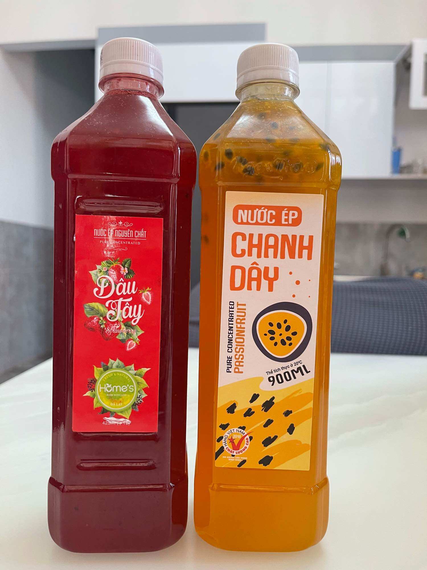 Combo 1 Nước Cốt Dâu Tây Tươi và 1 Nước Cốt Chanh Dây Tươi mỗi chai 900 ml NHƯ THIÊN