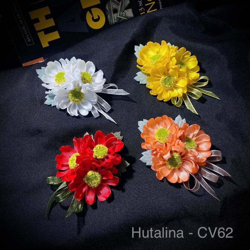 Hoa Cài Áo Cúc Hoạ Mi CV62 - HUTALINA