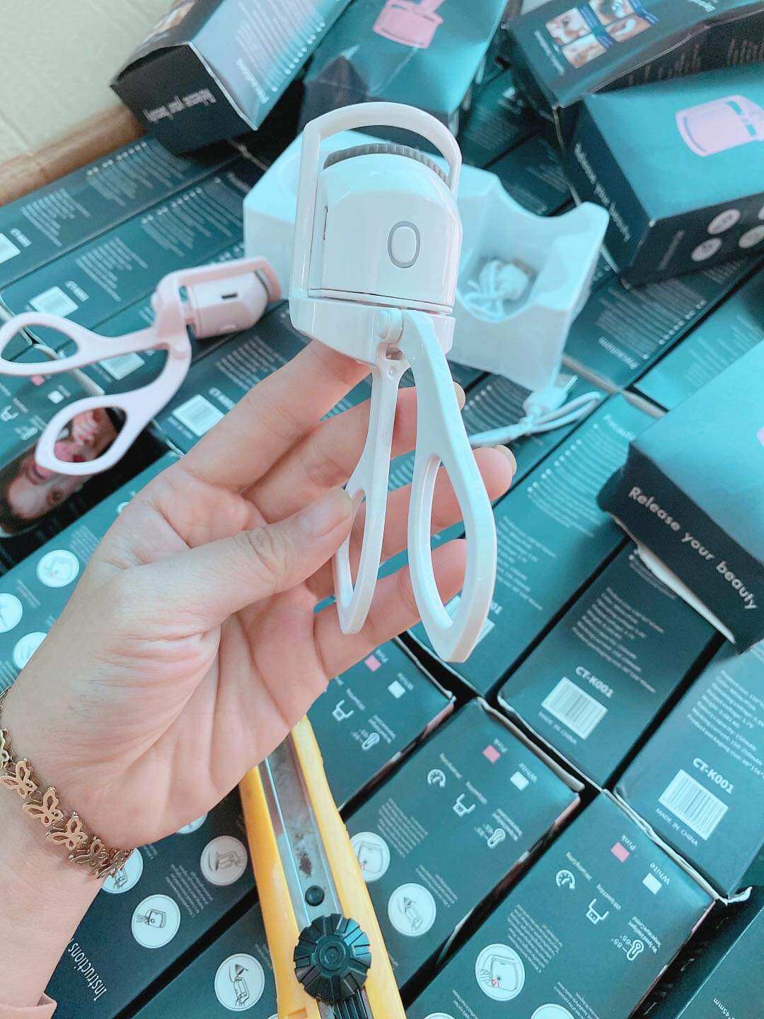Bấm mi điện siêu cong dễ sử dụng