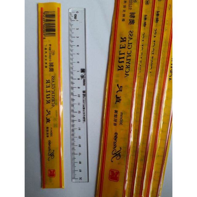 5 cái thước kẻ nhựa cứng